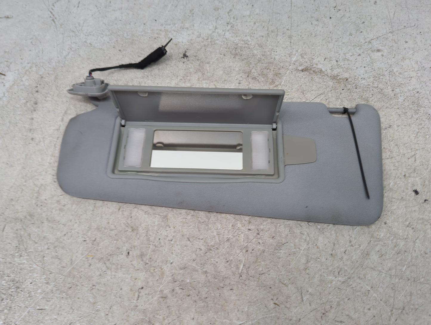 2013 Jaguar Xf Sun Visor Shade Replacement Driver Left Mirror Fits OEM Used Auto Parts - Oemusedautoparts1.com