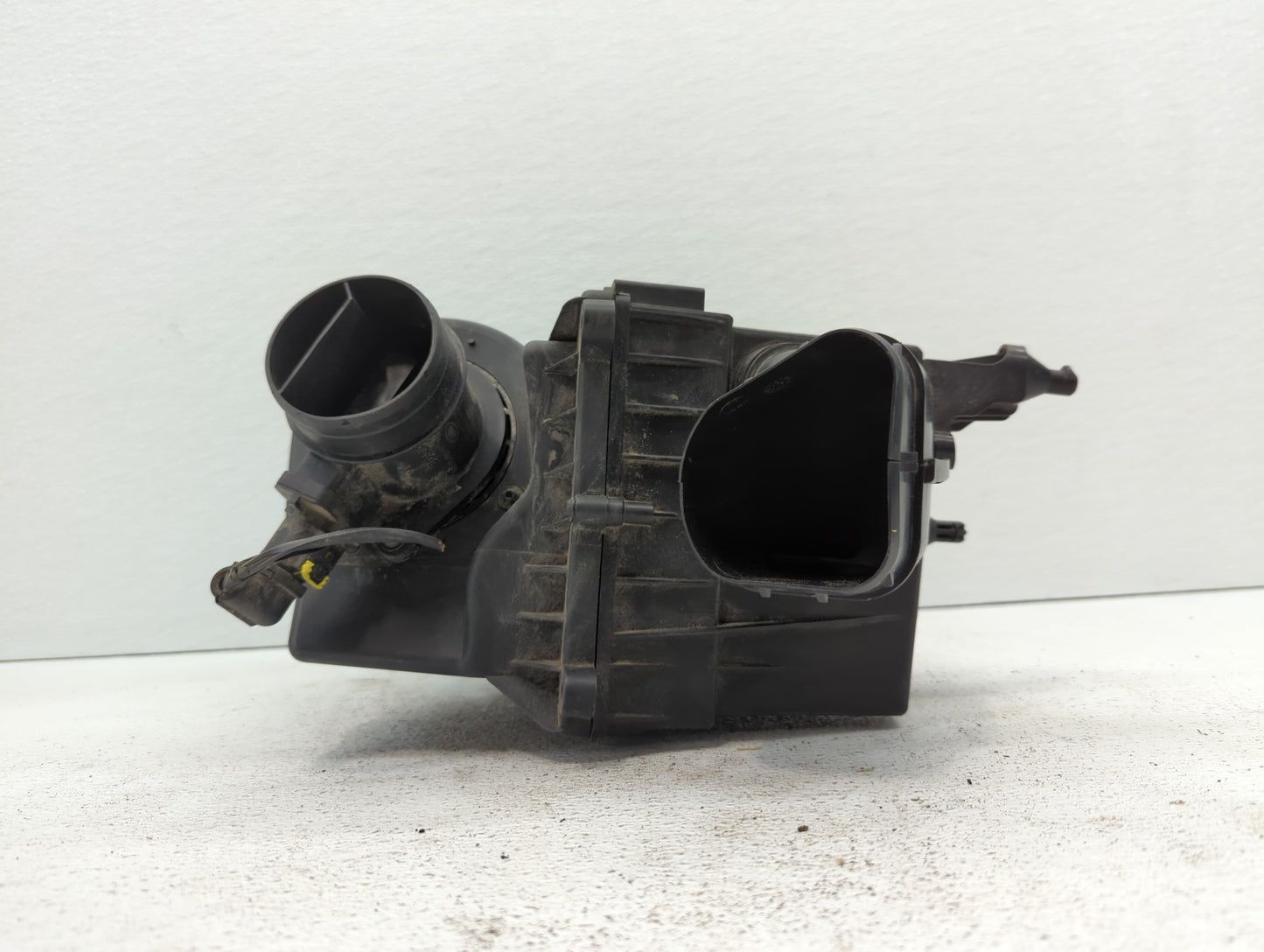 2013 Jaguar Xf Air Cleaner Intake-duct Hose Tube - Oemusedautoparts1.com