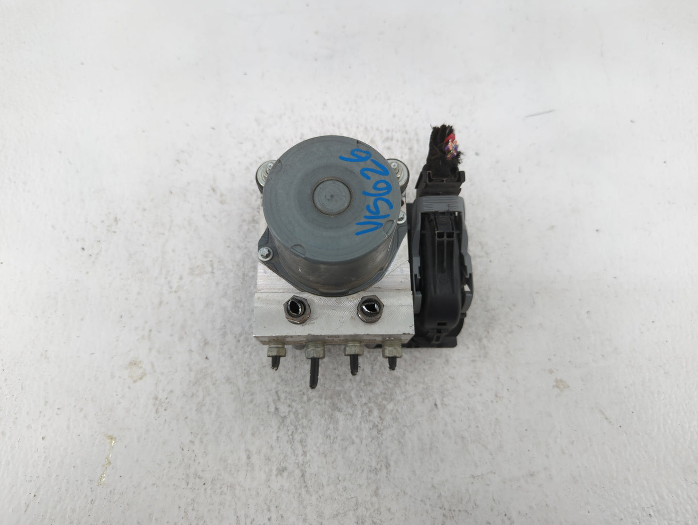 2013 Jaguar Xf ABS Pump Control Module Replacement P/N:DX23-2C405-BF Fits OEM Used Auto Parts - Oemusedautoparts1.com