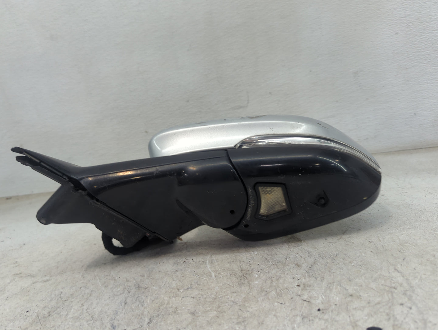 2010-2015 Jaguar Xf Driver Side View Mirror - Left Door Mirror OEM Used - Oemusedautoparts1.com