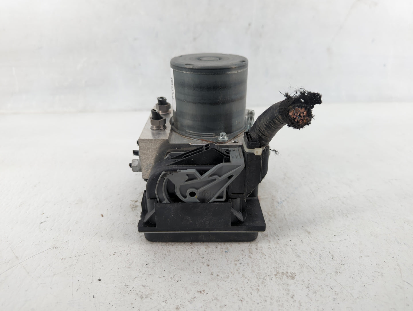 2013 Jaguar Xf ABS Pump Control Module Replacement P/N:DX23-2C405-BF Fits OEM Used Auto Parts - Oemusedautoparts1.com