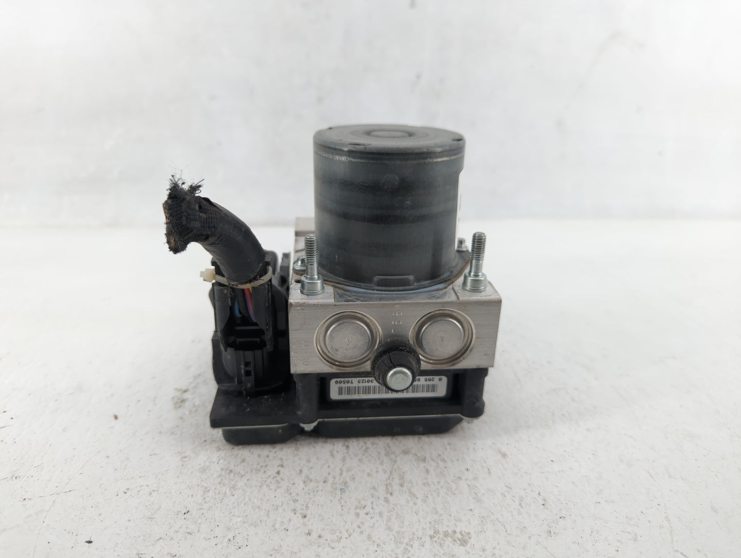 2013 Jaguar Xf ABS Pump Control Module Replacement P/N:DX23-2C405-BF Fits OEM Used Auto Parts - Oemusedautoparts1.com