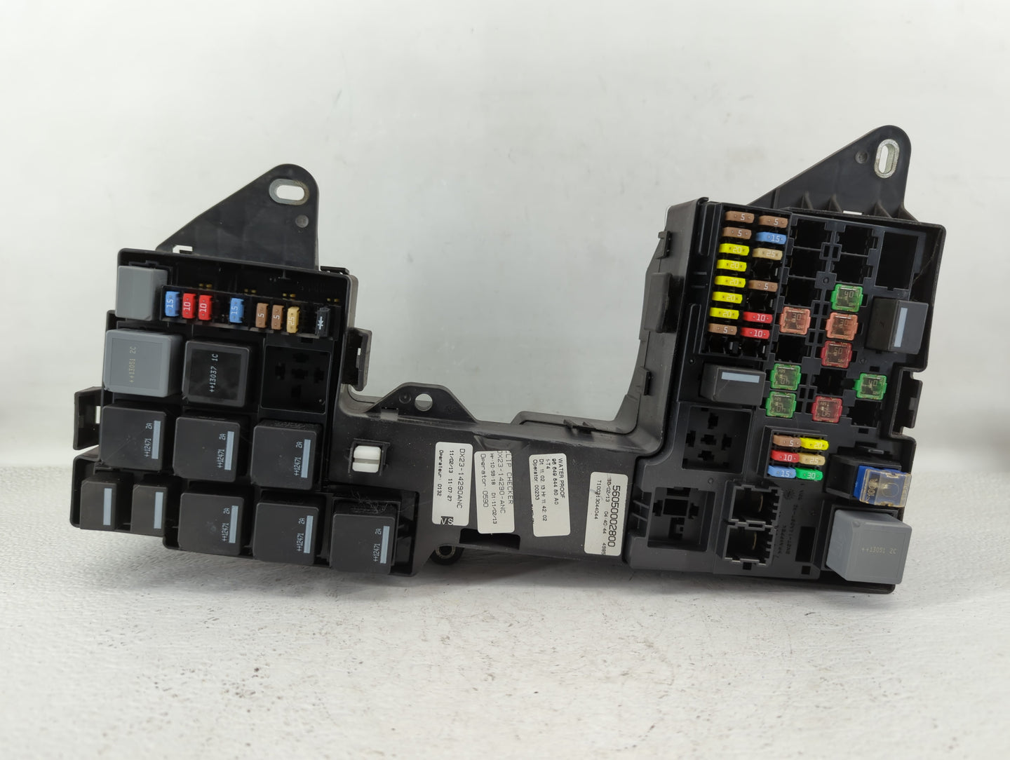 2013 Jaguar Xf Fusebox Fuse Box Panel Relay Module Fits OEM Used Auto Parts - Oemusedautoparts1.com