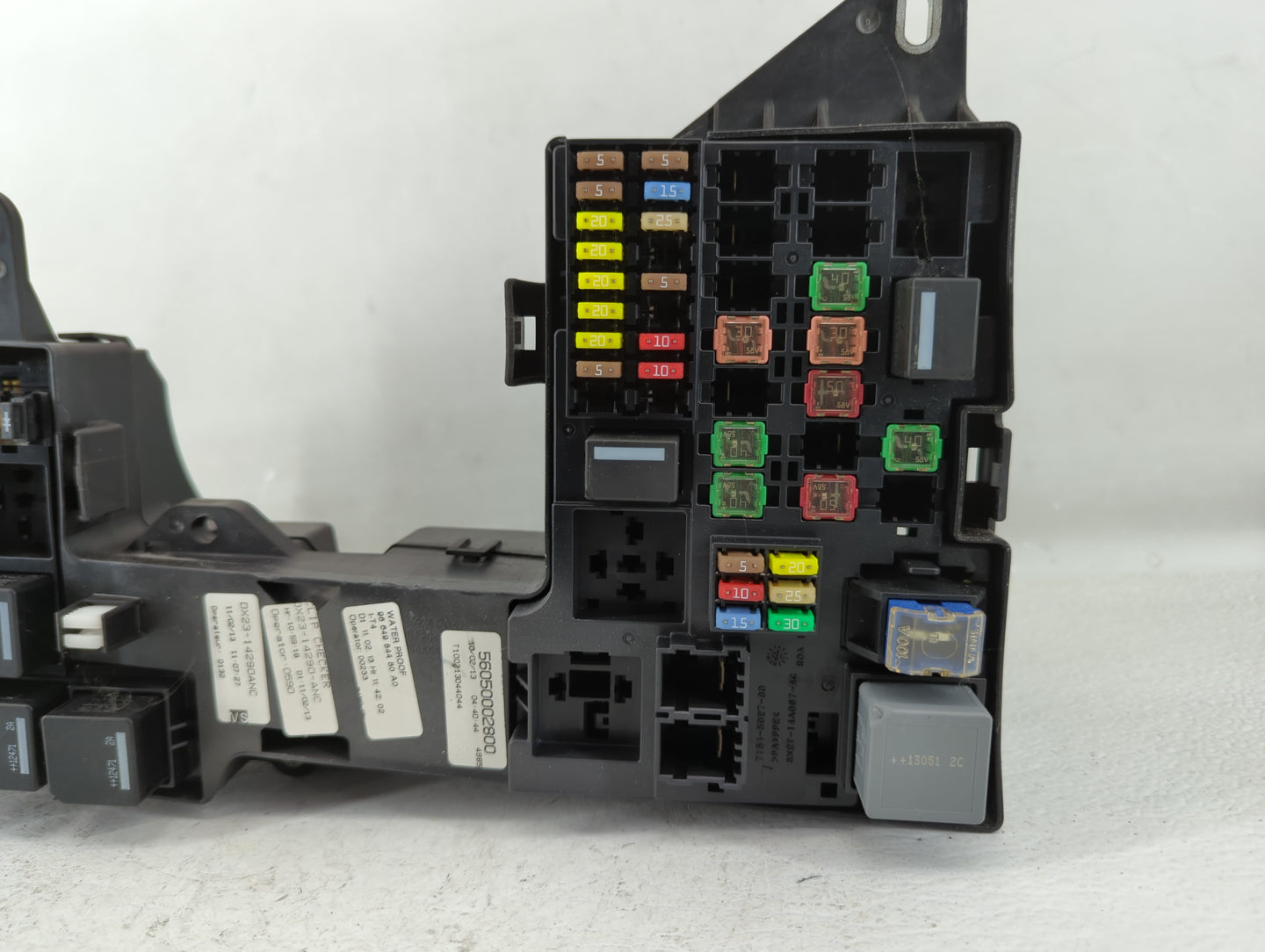 2013 Jaguar Xf Fusebox Fuse Box Panel Relay Module Fits OEM Used Auto Parts - Oemusedautoparts1.com