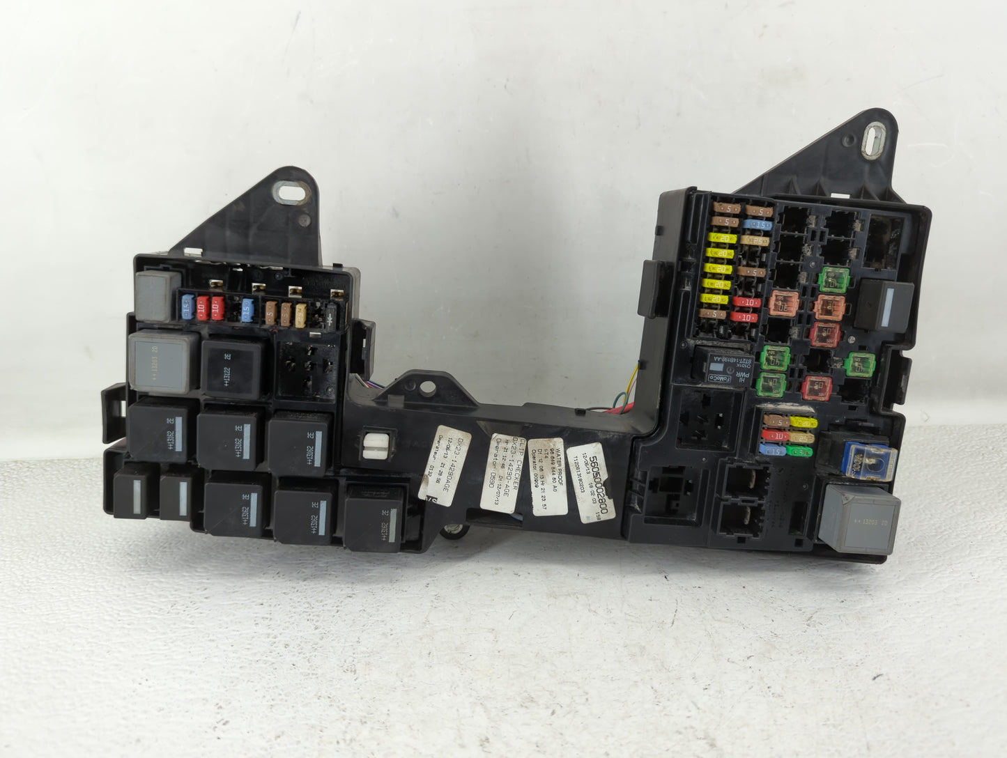 2013 Jaguar Xf Fusebox Fuse Box Panel Relay Module Fits OEM Used Auto Parts - Oemusedautoparts1.com