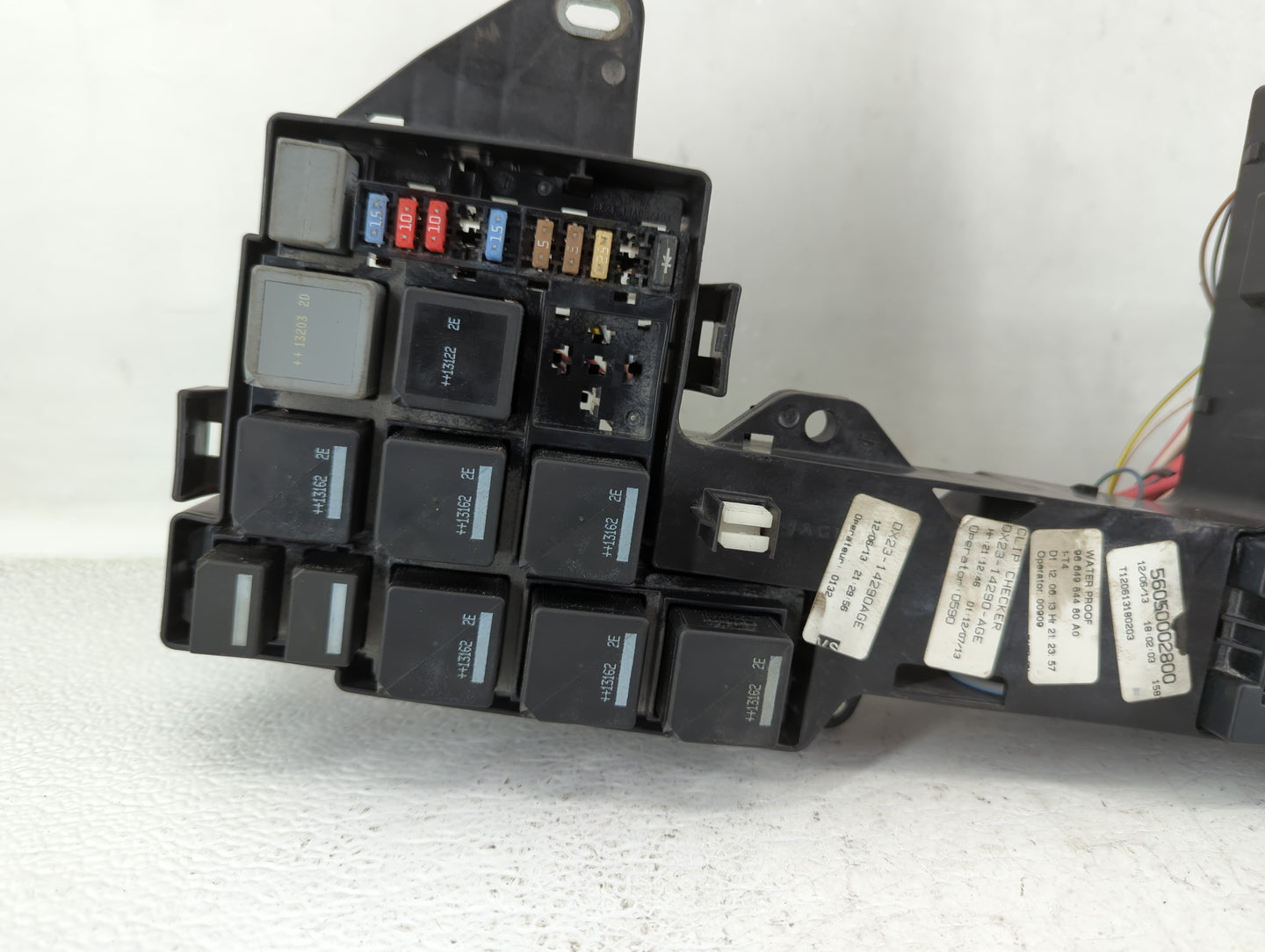 2013 Jaguar Xf Fusebox Fuse Box Panel Relay Module Fits OEM Used Auto Parts - Oemusedautoparts1.com