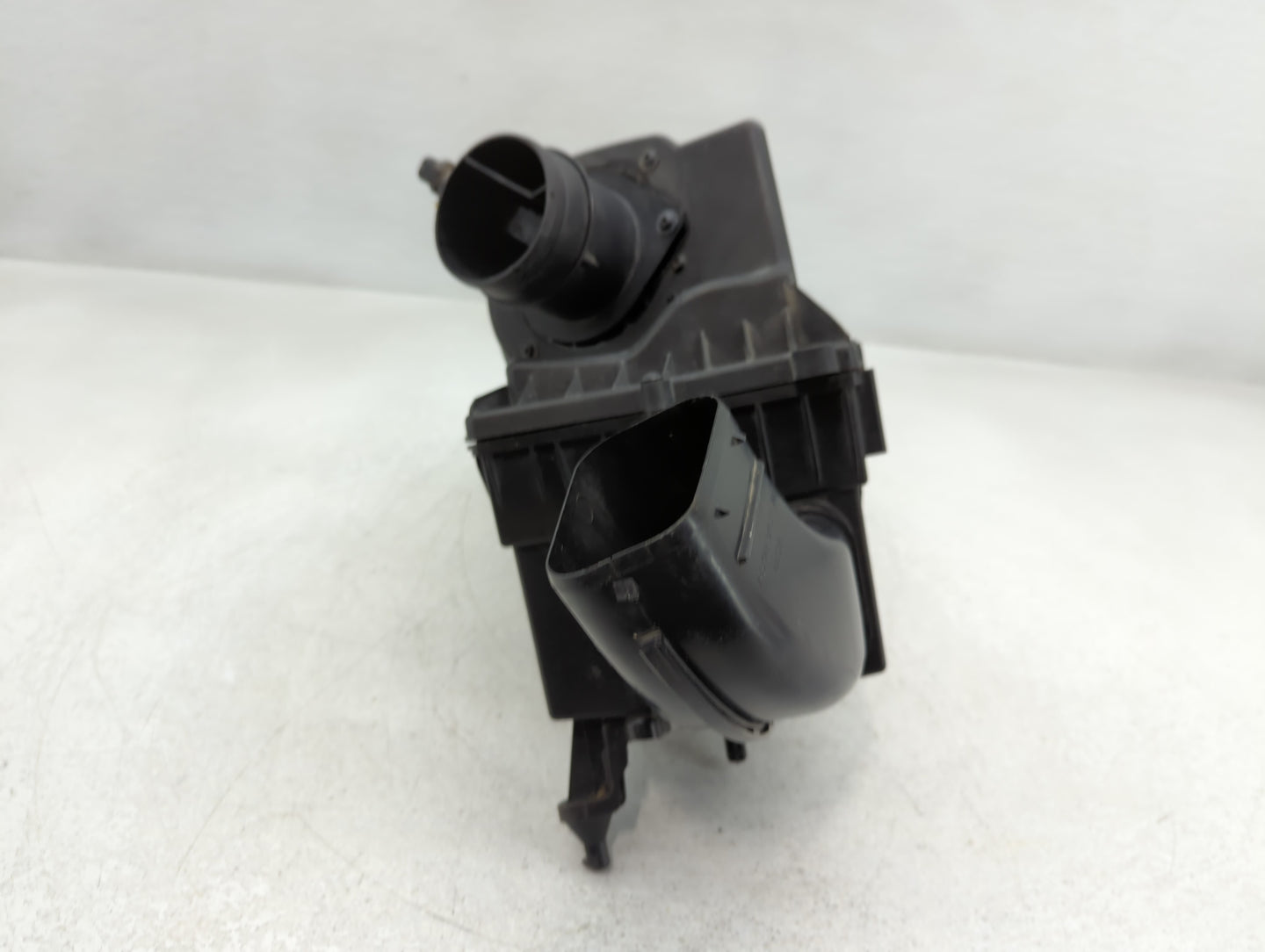 2013 Jaguar Xf Air Cleaner Intake-duct Hose Tube - Oemusedautoparts1.com