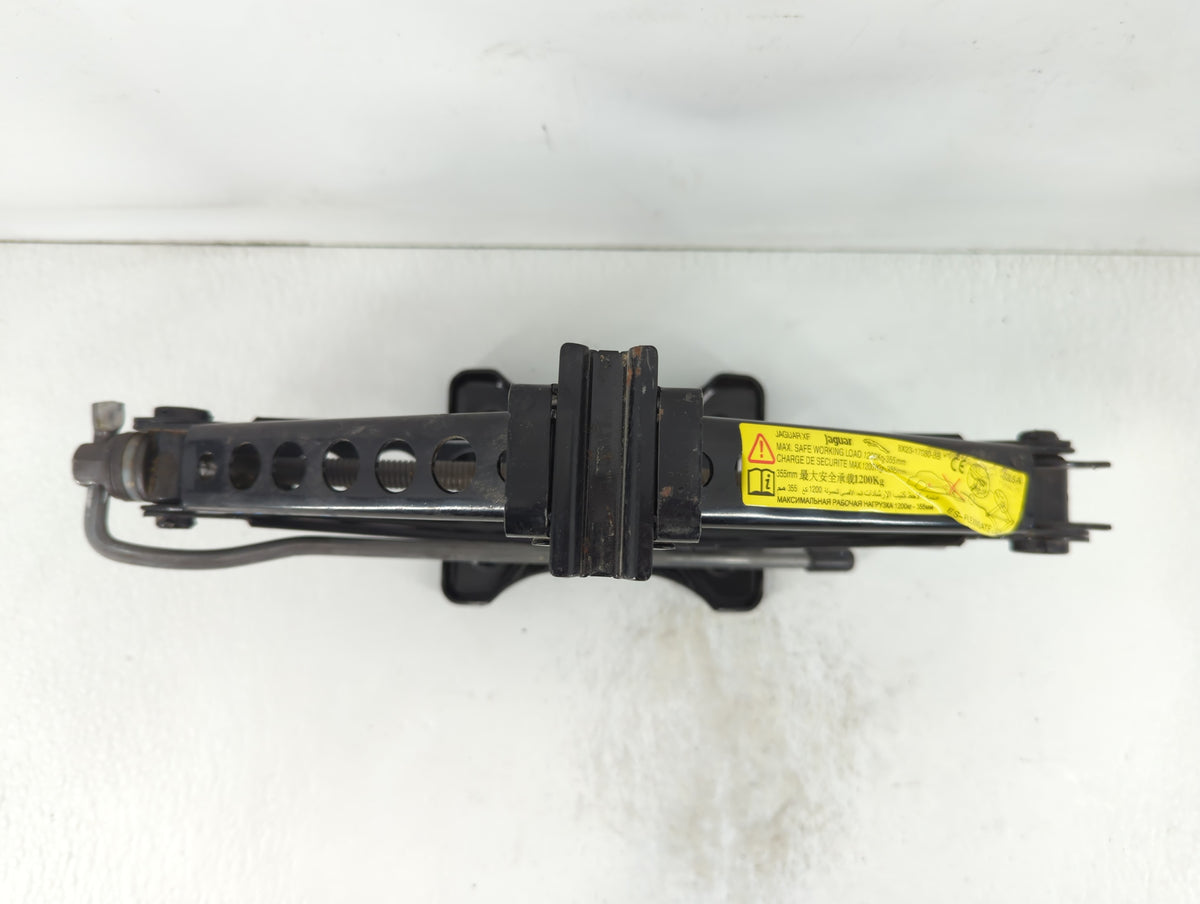 2013 Jaguar Xf Spare Scissor Car Jack 748738 - Oemusedautoparts1.com