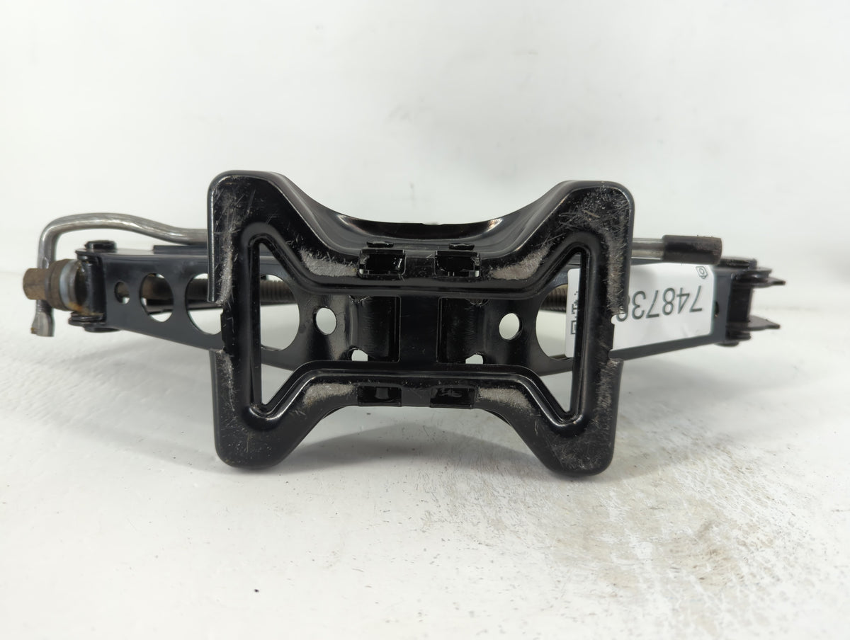 2013 Jaguar Xf Spare Scissor Car Jack 748738 - Oemusedautoparts1.com