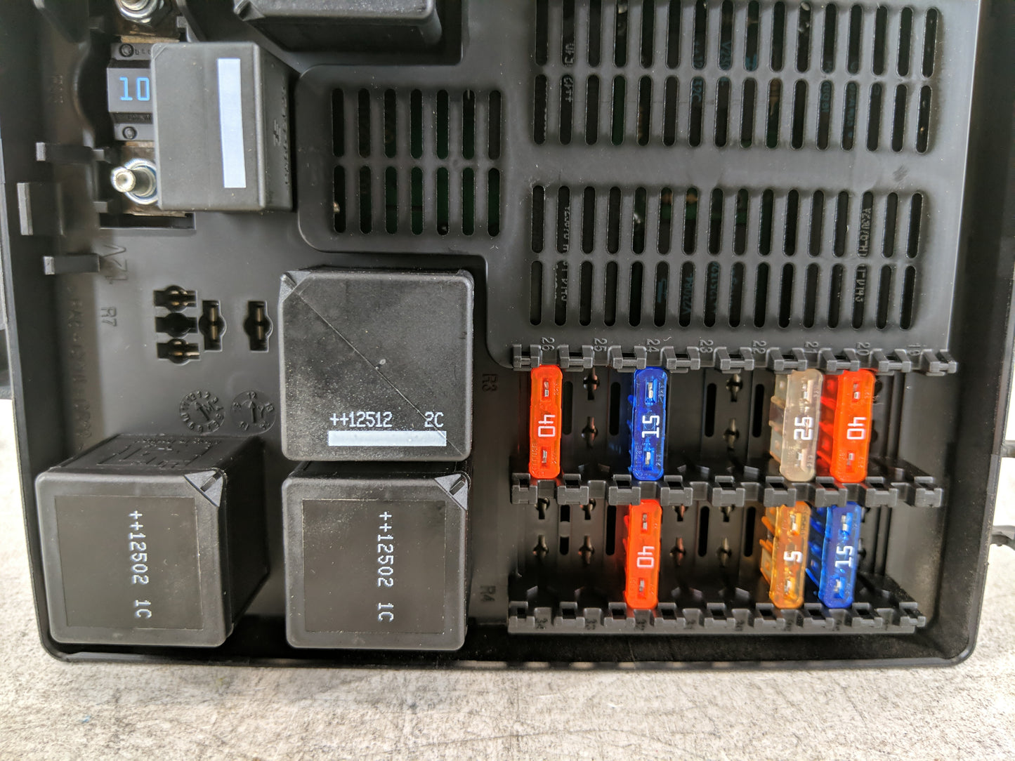 2010-2015 Jaguar Xj Fusebox Fuse Box Panel Relay Module P/N:DWAB-14A073-AB Fits Fits 2010 2011 2012 2013 2014 2015 OEM Used 