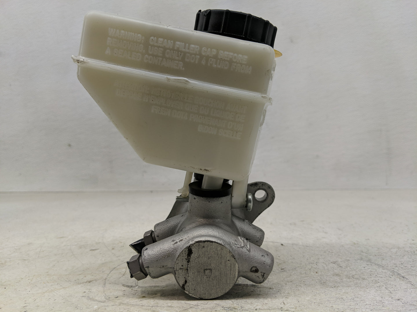 2010-2019 Jaguar Xj Brake Master Cylinder - Oemusedautoparts1.com