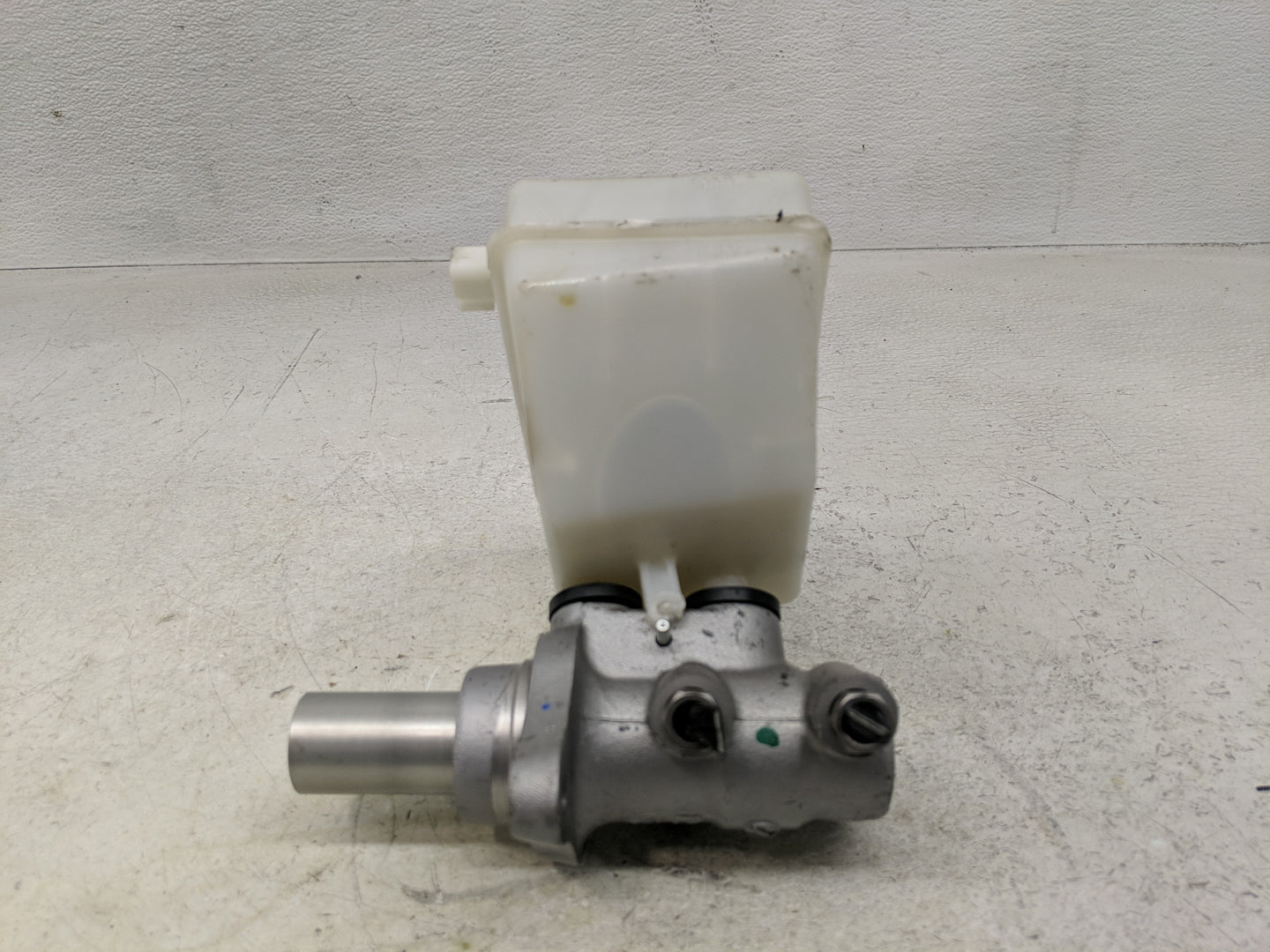 2010-2019 Jaguar Xj Brake Master Cylinder - Oemusedautoparts1.com