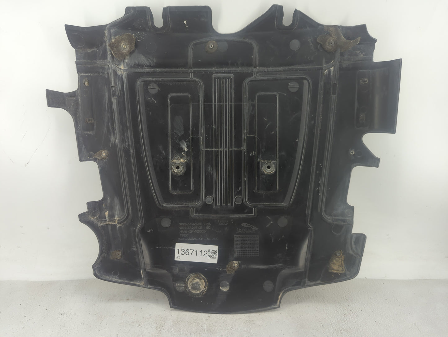 2013 Jaguar Xj Engine Cover - Oemusedautoparts1.com