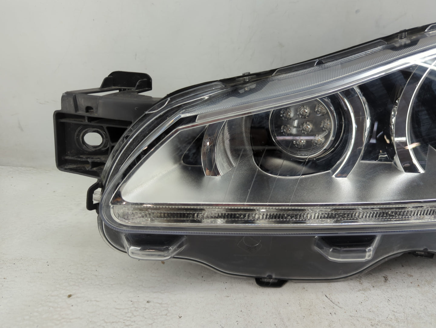 2010-2015 Jaguar Xj Driver Left Oem Head Light Headlight Lamp - Oemusedautoparts1.com