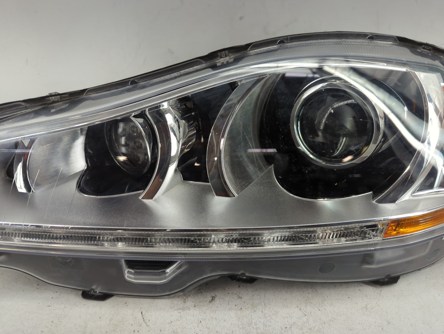 2010-2015 Jaguar Xj Driver Left Oem Head Light Headlight Lamp - Oemusedautoparts1.com