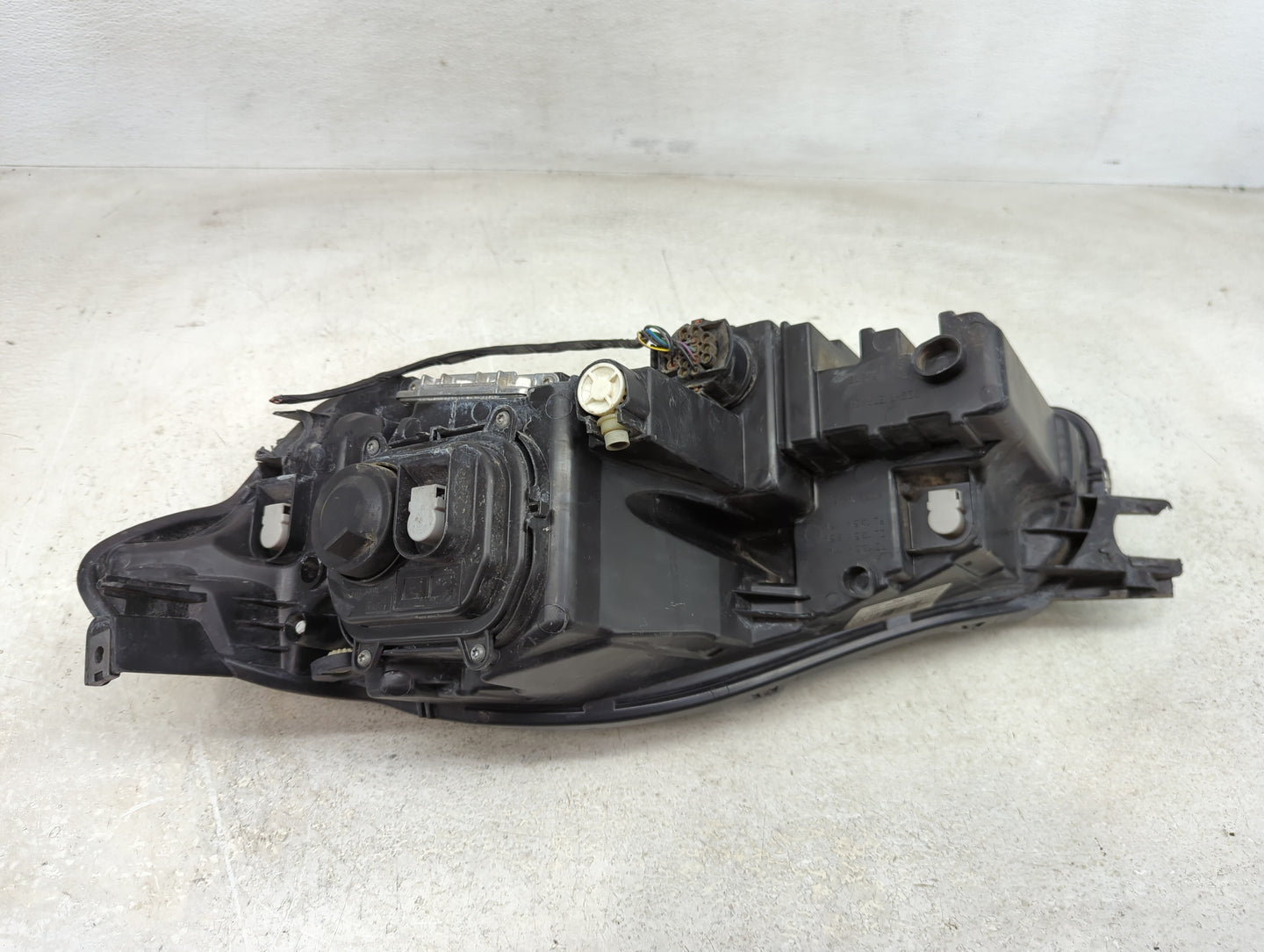 2010-2015 Jaguar Xj Passenger Right Oem Head Light Headlight Lamp - Oemusedautoparts1.com