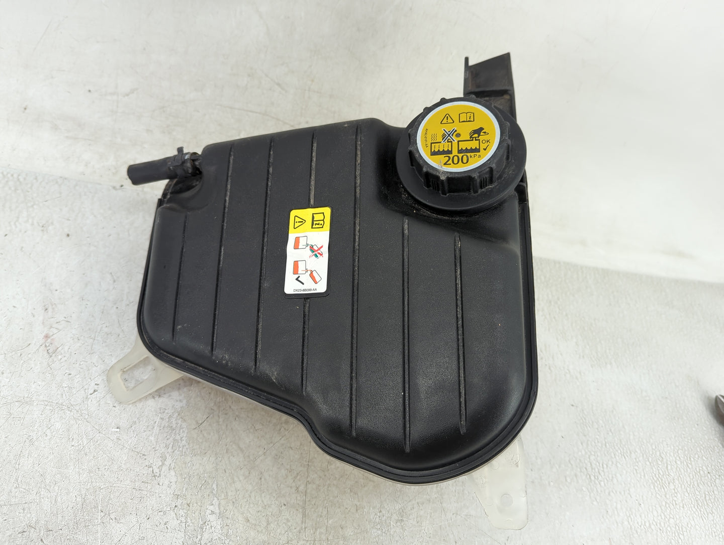 2010-2019 Jaguar Xj Radiator Coolant Overflow Expansion Tank Bottle - Oemusedautoparts1.com