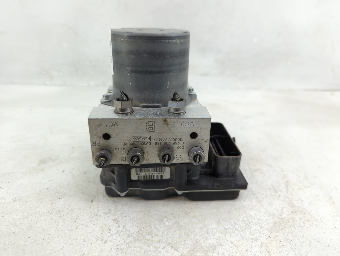 2013-2015 Jaguar Xj ABS Pump Control Module Replacement P/N:DW93-2C405-BF 0 265 236 489 Fits Fits 2013 2014 2015 OEM Used Au