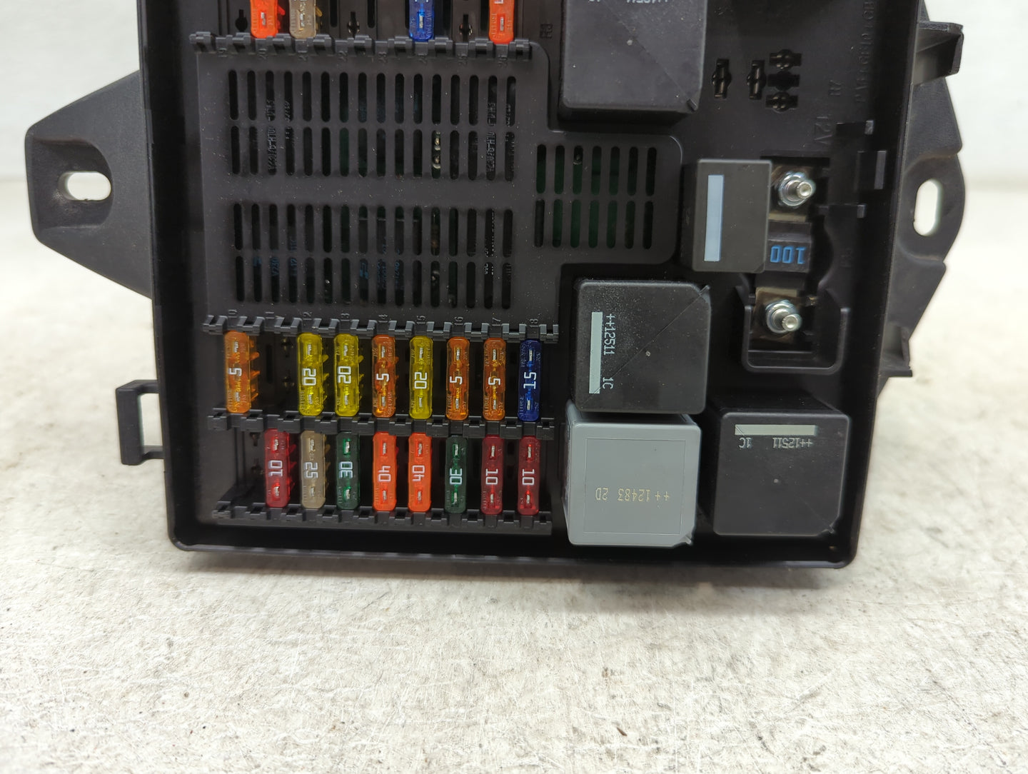 2010-2015 Jaguar Xj Fusebox Fuse Box Panel Relay Module P/N:501N11F00 Fits Fits 2010 2011 2012 2013 2014 2015 OEM Used Auto 