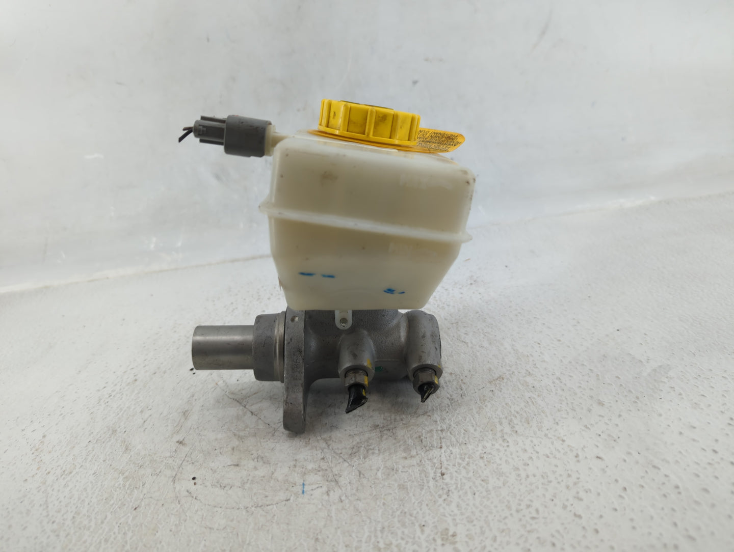 2010-2019 Jaguar Xj Brake Master Cylinder - Oemusedautoparts1.com