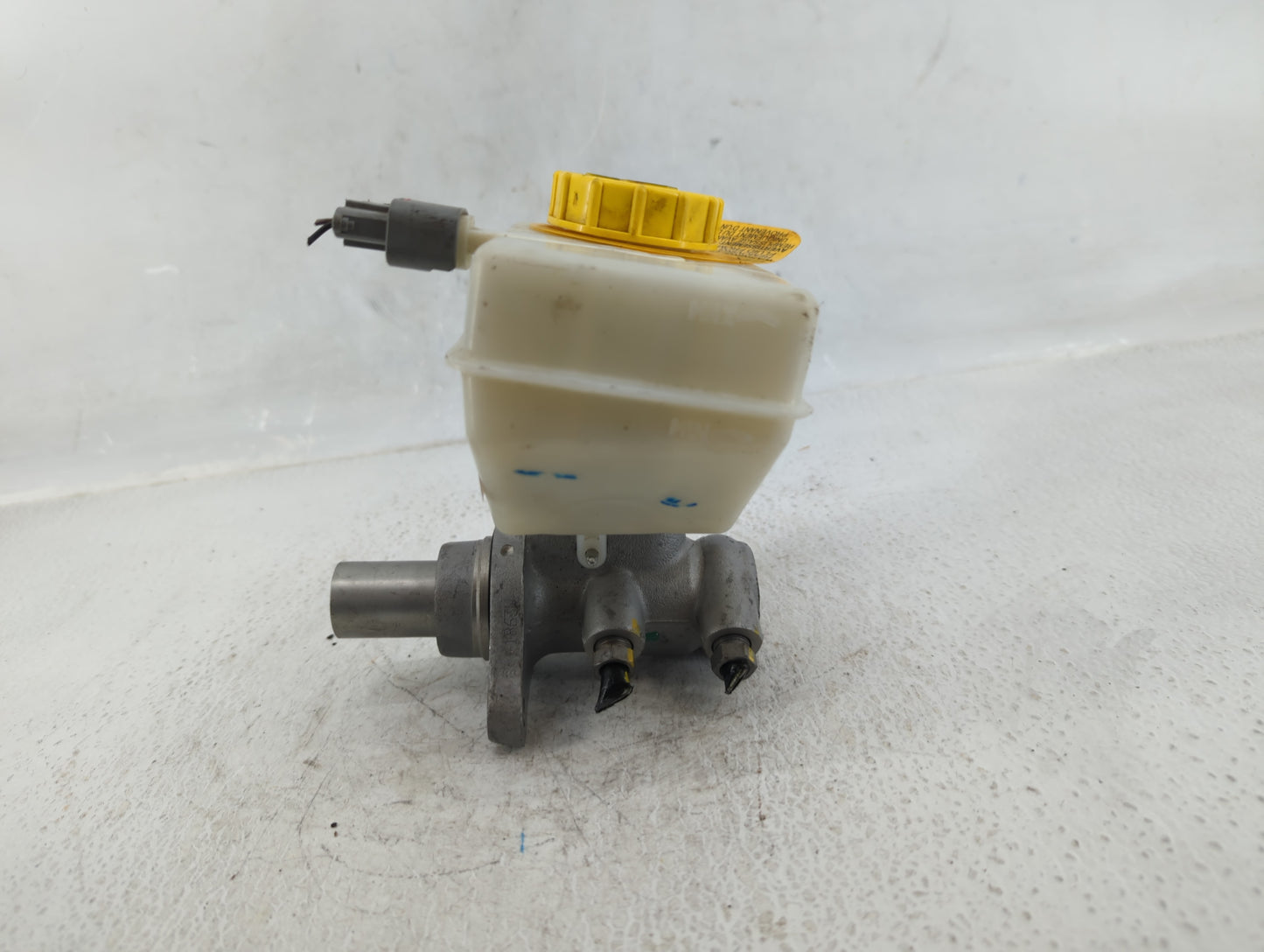 2010-2019 Jaguar Xj Brake Master Cylinder - Oemusedautoparts1.com
