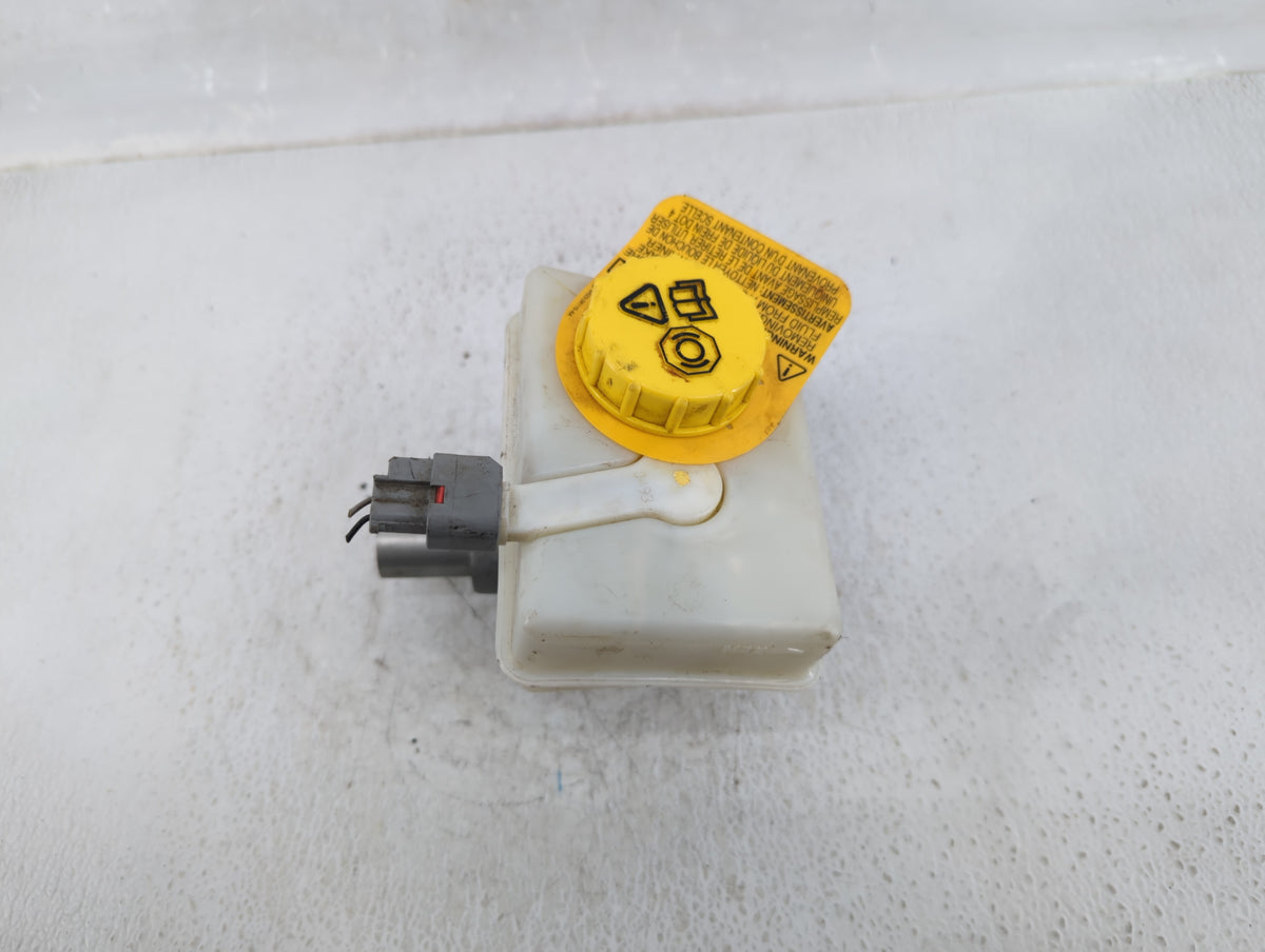 2010-2019 Jaguar Xj Brake Master Cylinder 607493 - Oemusedautoparts1.com