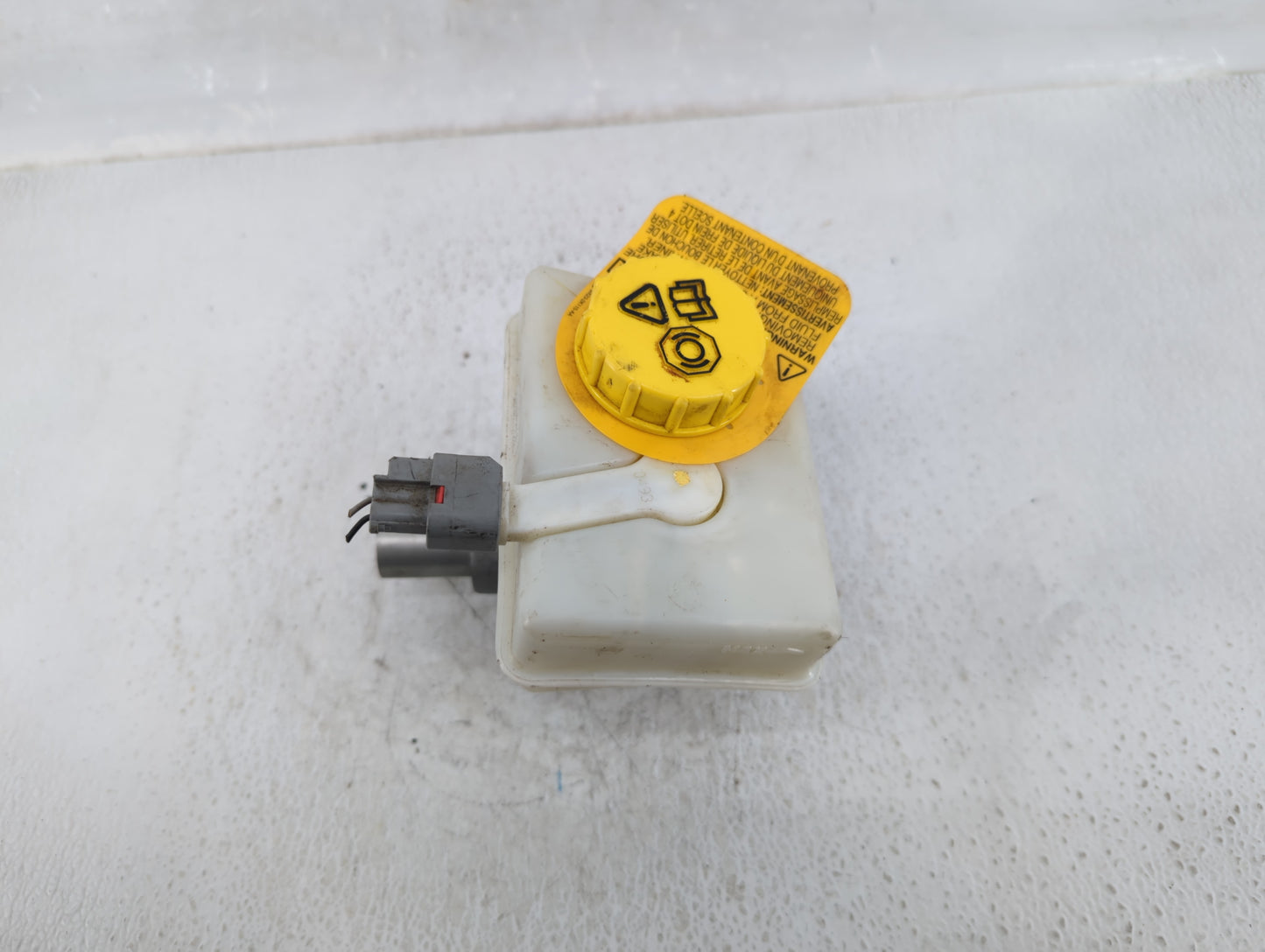 2010-2019 Jaguar Xj Brake Master Cylinder 607493 - Oemusedautoparts1.com
