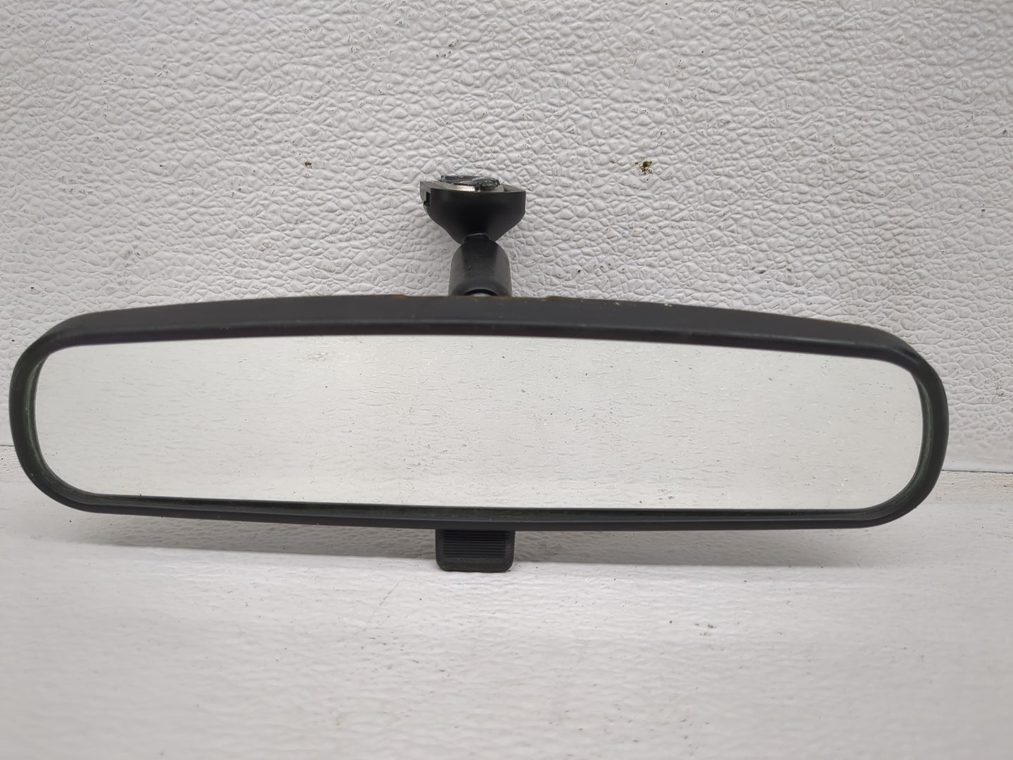 2013 Jeep Compass Interior Rear View Mirror Replacement OEM P/N:E8011681 Fits OEM Used Auto Parts - Oemusedautoparts1.com