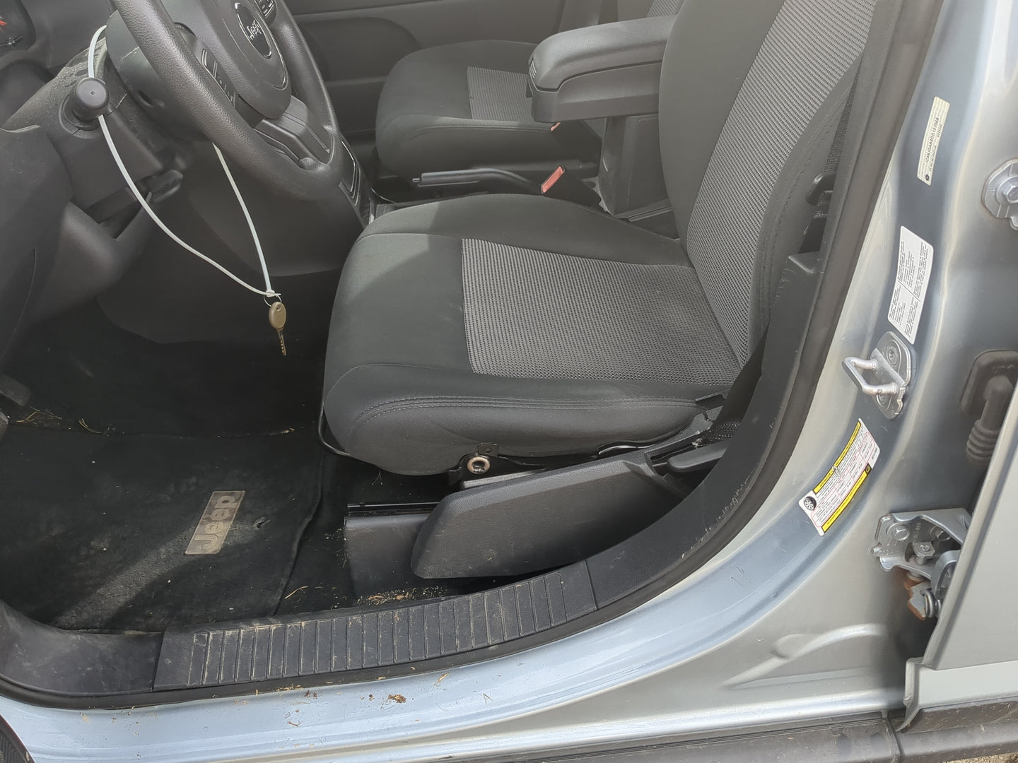 2009-2014 Jeep Compass Driver Front Seat Oem - Oemusedautoparts1.com