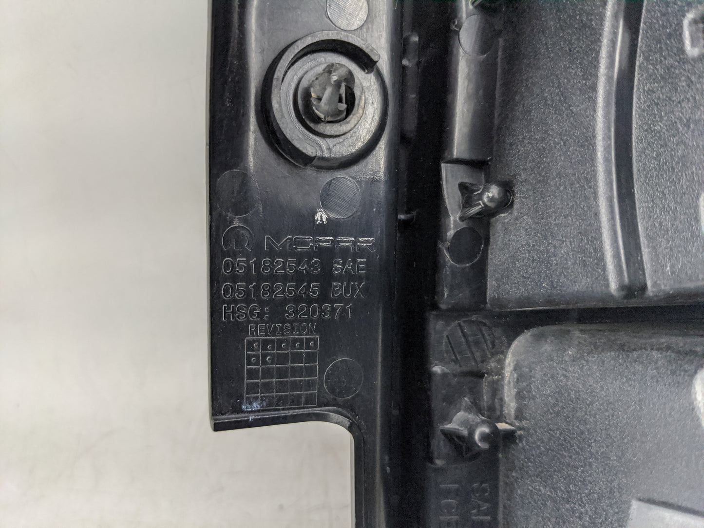 2011-2013 Jeep Compass Tail Light Assembly Driver Left OEM P/N:05182543 05182545 Fits Fits 2011 2012 2013 OEM Used Auto Part