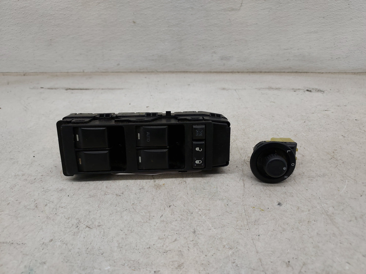 2013 Jeep Compass Master Power Window Switch Replacement Driver Side Left P/N:04602780AA Fits OEM Used Auto Parts - Oemuseda