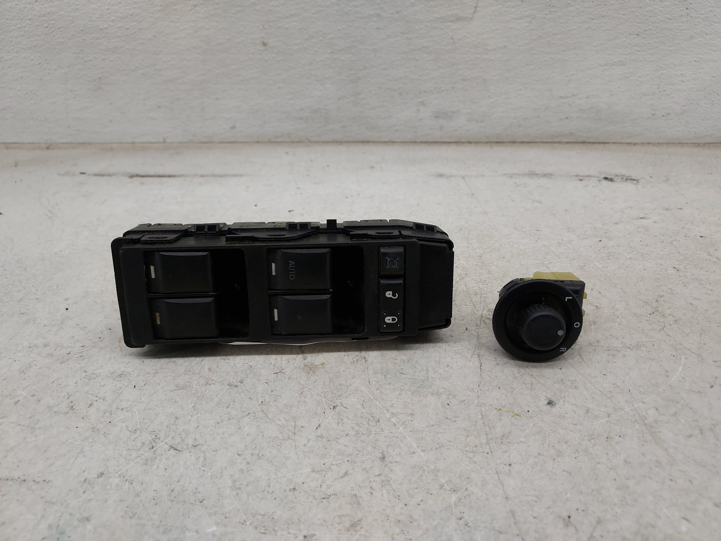 2013 Jeep Compass Master Power Window Switch Replacement Driver Side Left P/N:04602780AA Fits OEM Used Auto Parts - Oemuseda