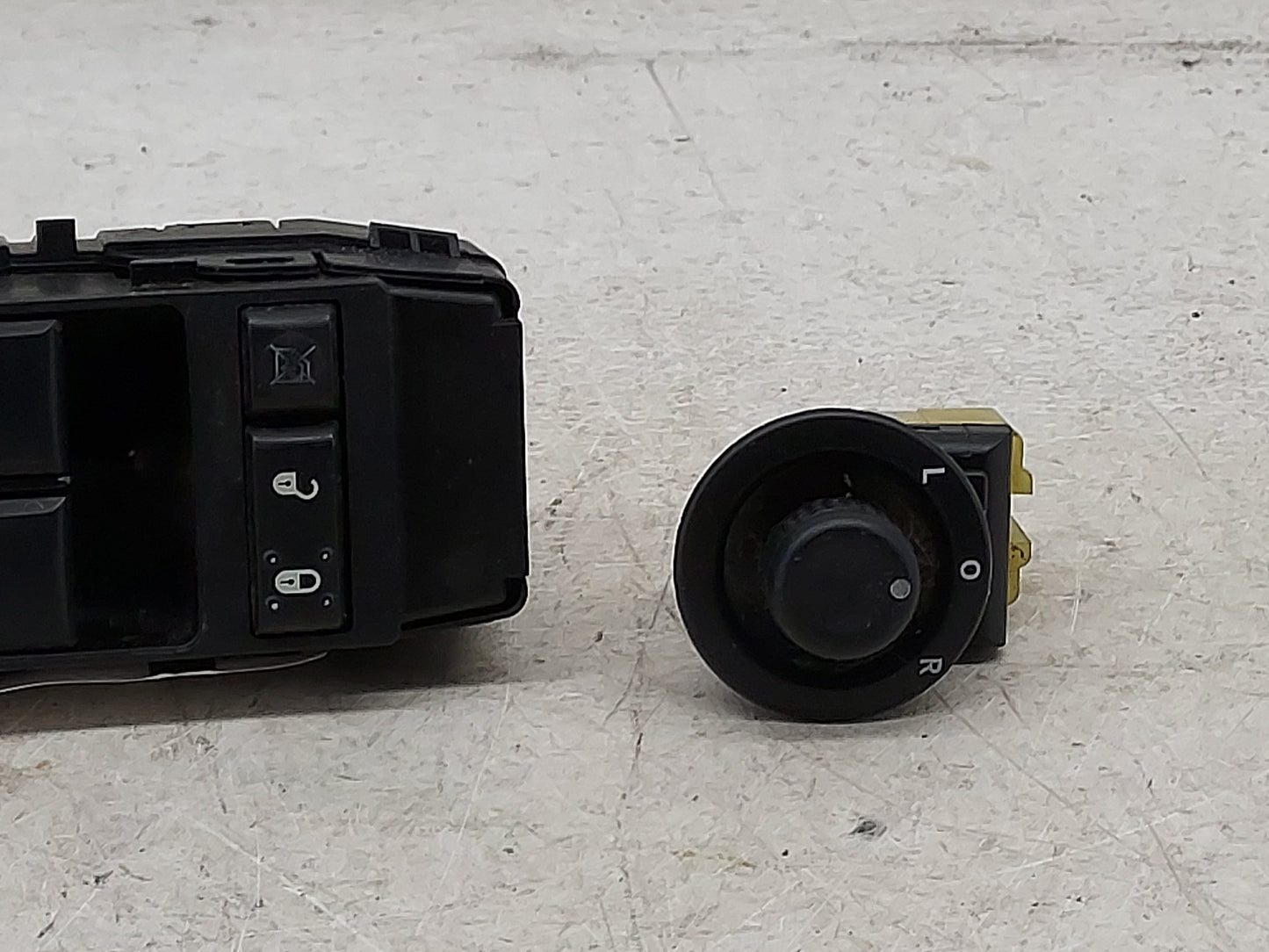 2013 Jeep Compass Master Power Window Switch Replacement Driver Side Left P/N:04602780AA Fits OEM Used Auto Parts - Oemuseda