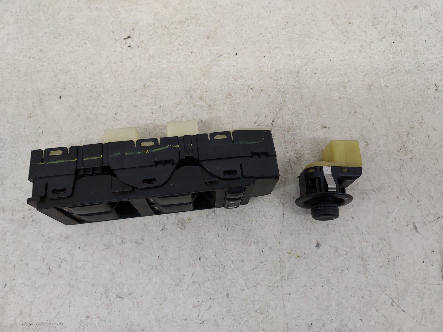 2013 Jeep Compass Master Power Window Switch Replacement Driver Side Left P/N:04602780AA Fits OEM Used Auto Parts - Oemuseda