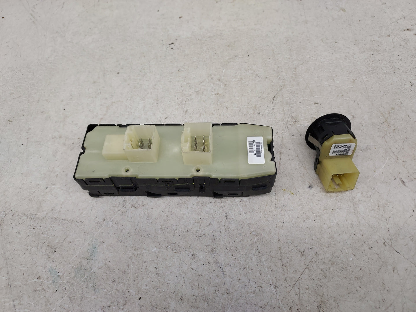 2013 Jeep Compass Master Power Window Switch Replacement Driver Side Left P/N:04602780AA Fits OEM Used Auto Parts - Oemuseda