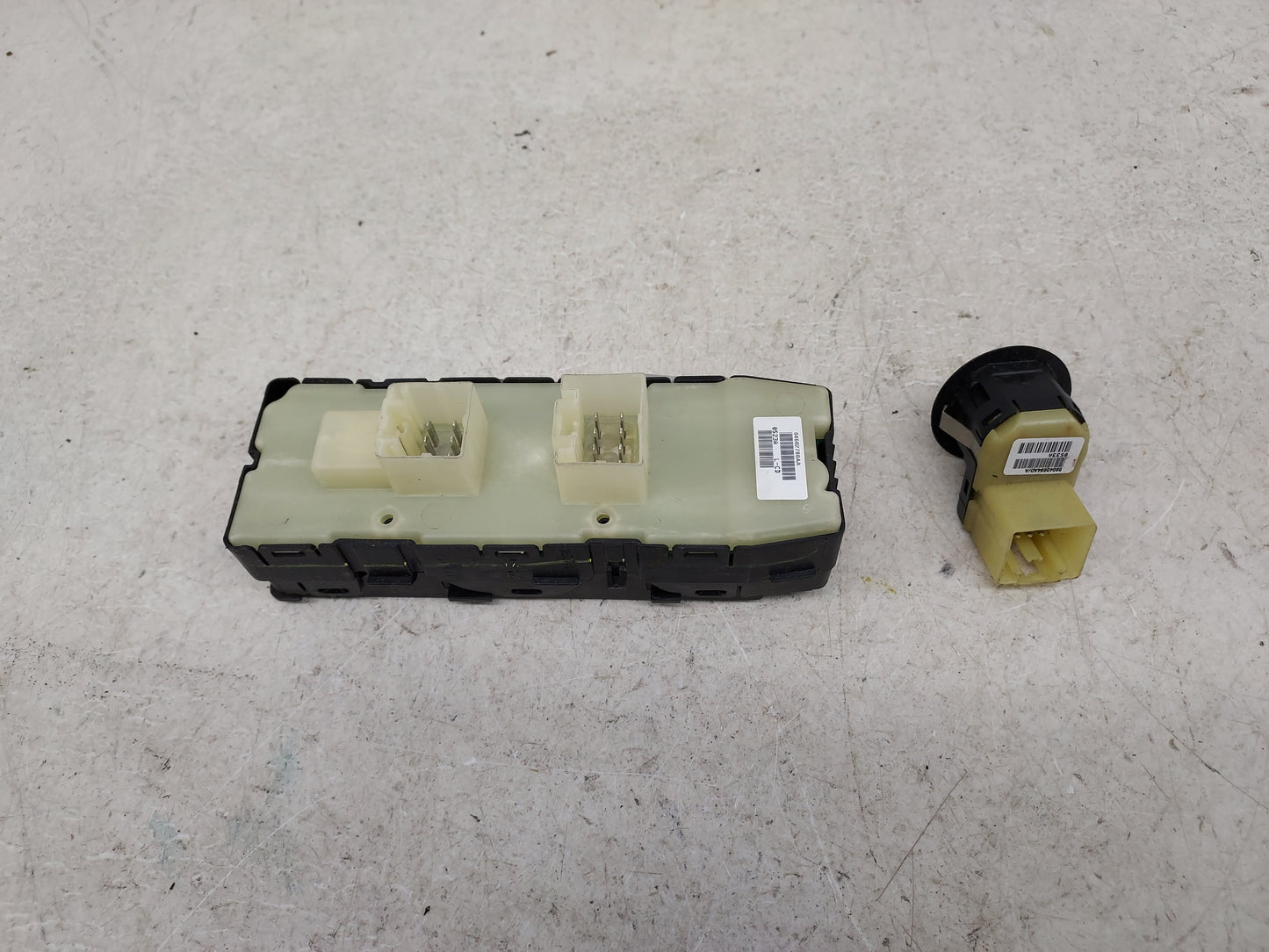 2013 Jeep Compass Master Power Window Switch Replacement Driver Side Left P/N:04602780AA Fits OEM Used Auto Parts - Oemuseda