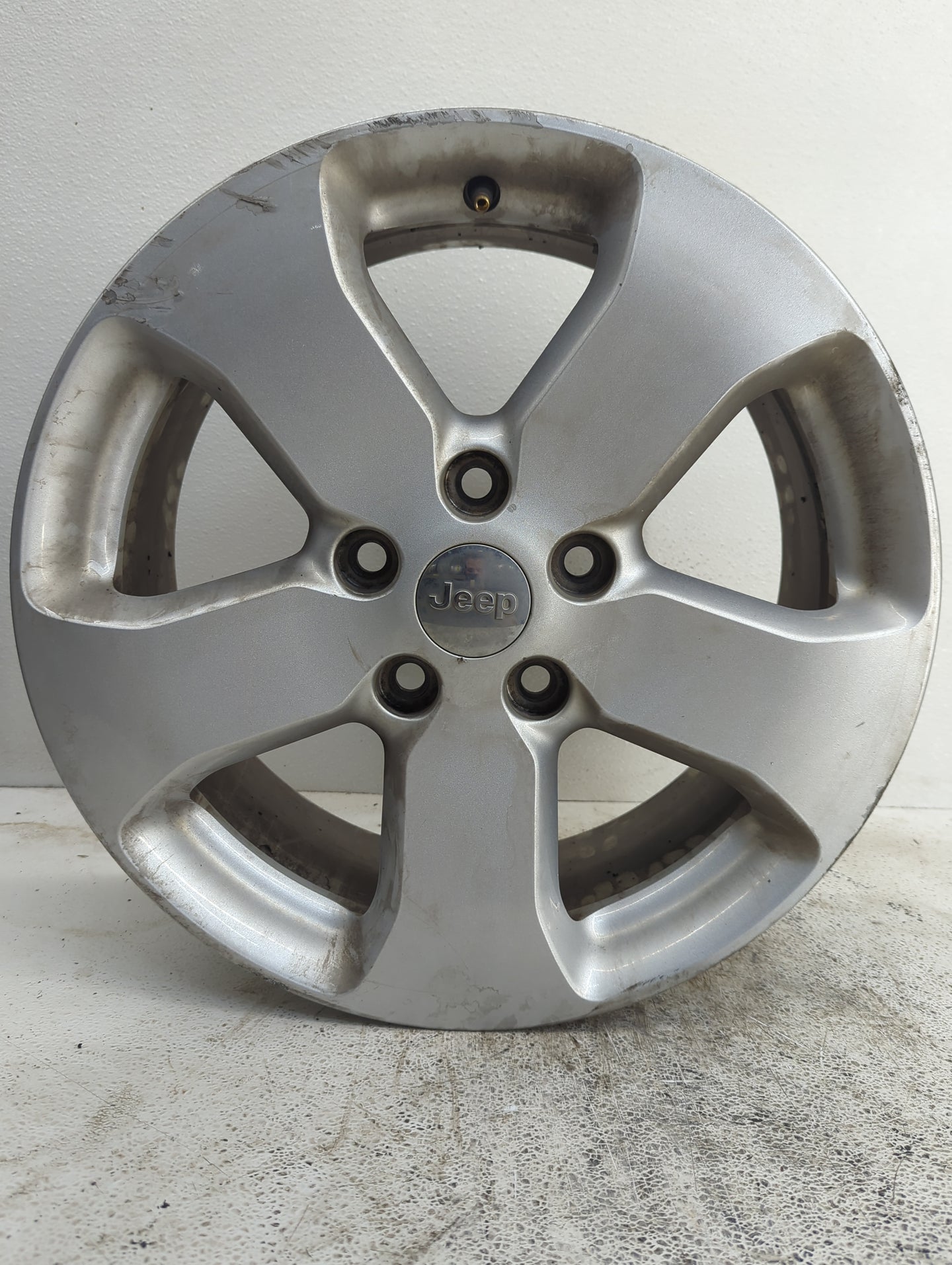 2011-2013 Jeep Grand Cherokee Oem Wheel Rim - Oemusedautoparts1.com