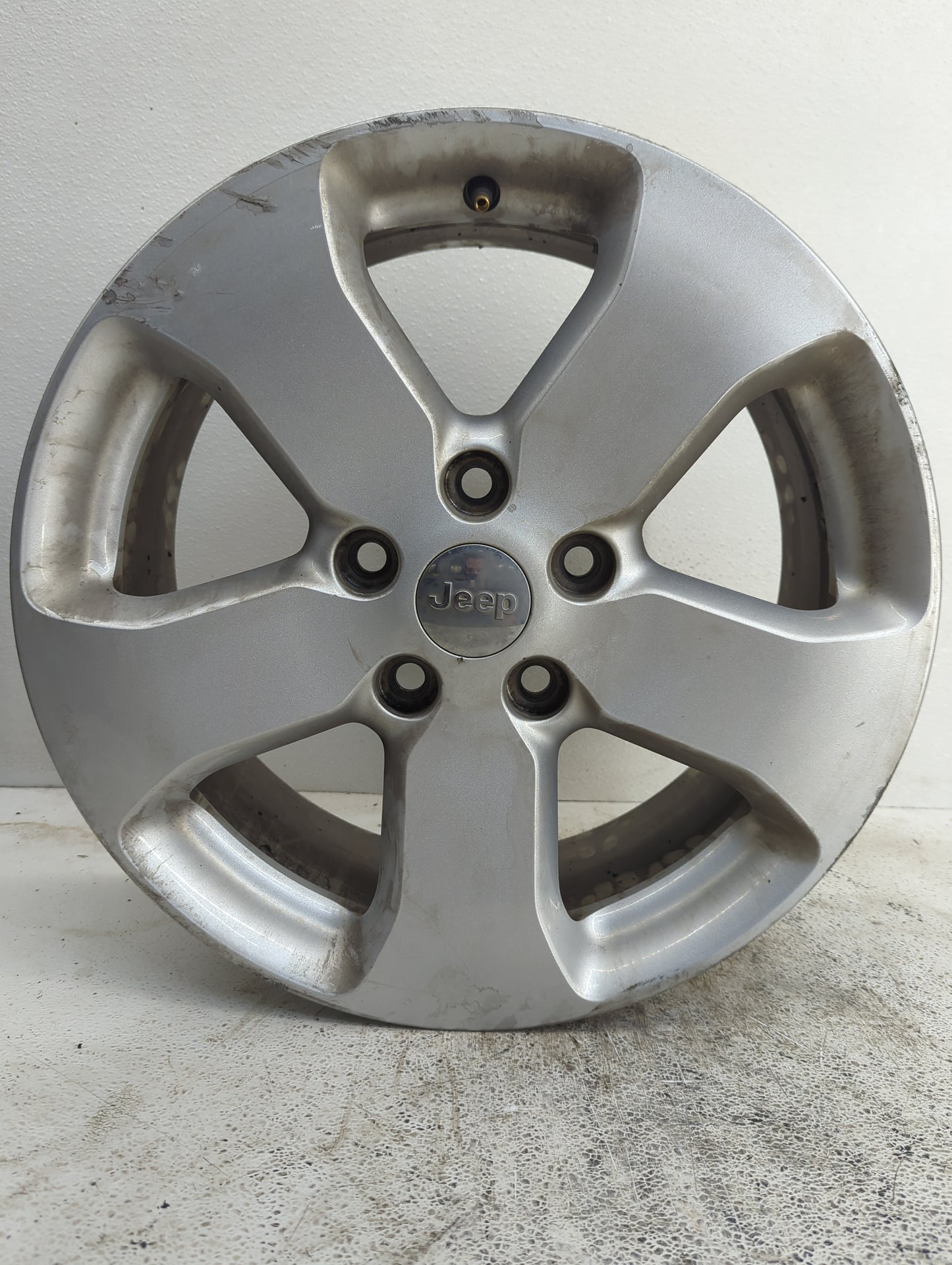 2011-2013 Jeep Grand Cherokee Oem Wheel Rim - Oemusedautoparts1.com