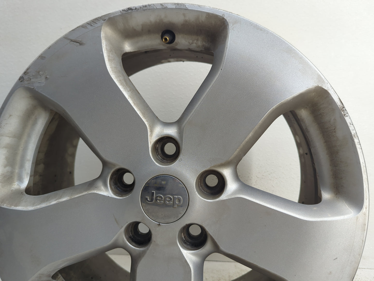 2011-2013 Jeep Grand Cherokee Oem Wheel Rim - Oemusedautoparts1.com