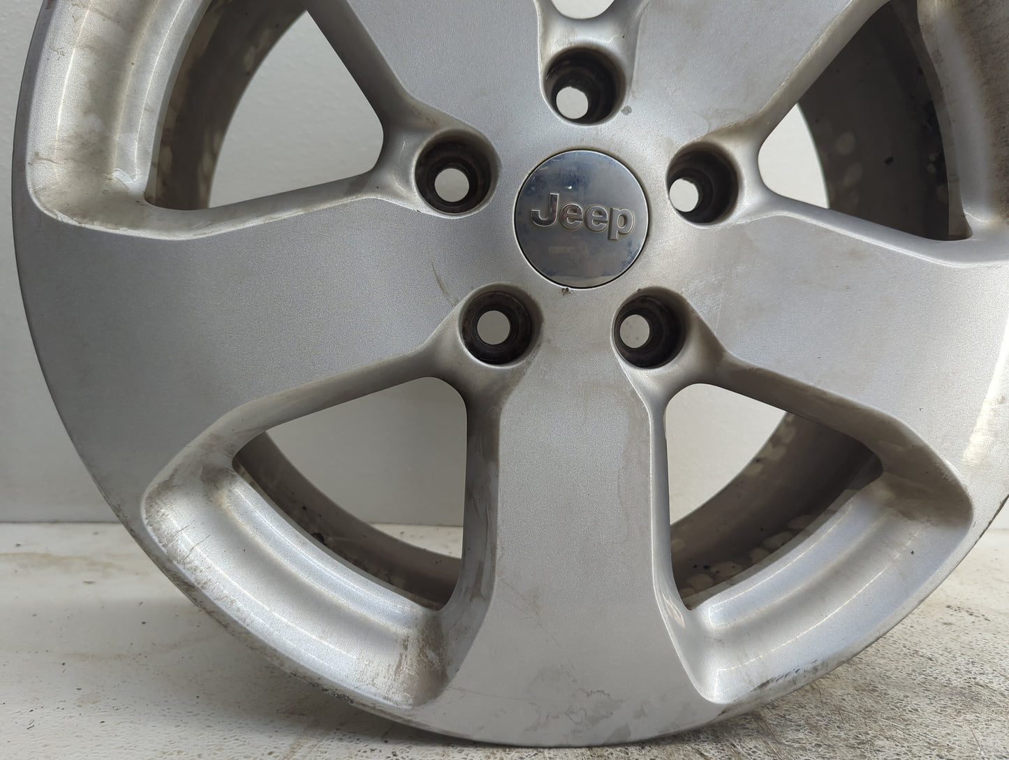 2011-2013 Jeep Grand Cherokee Oem Wheel Rim - Oemusedautoparts1.com