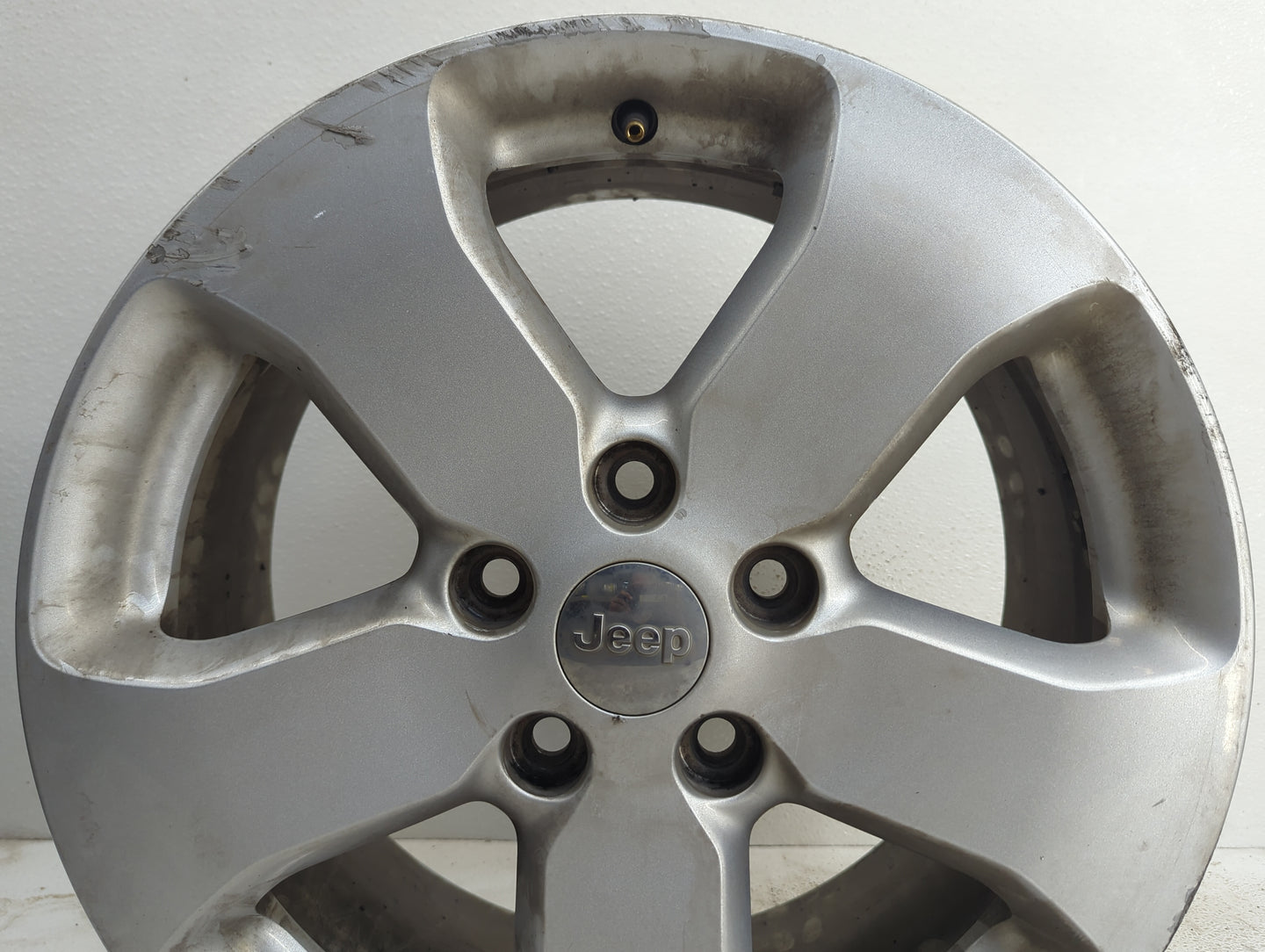 2011-2013 Jeep Grand Cherokee Oem Wheel Rim - Oemusedautoparts1.com