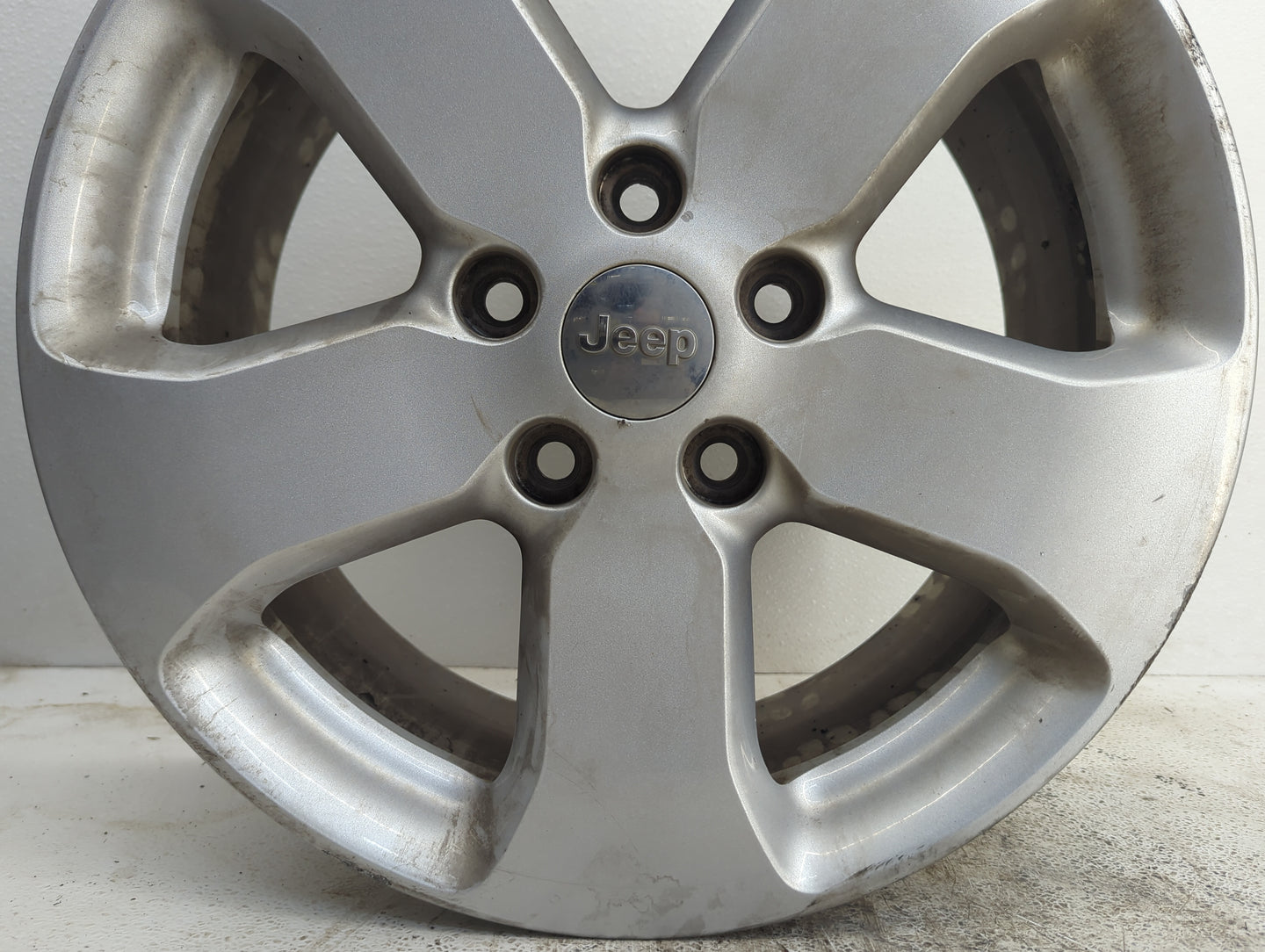 2011-2013 Jeep Grand Cherokee Oem Wheel Rim - Oemusedautoparts1.com
