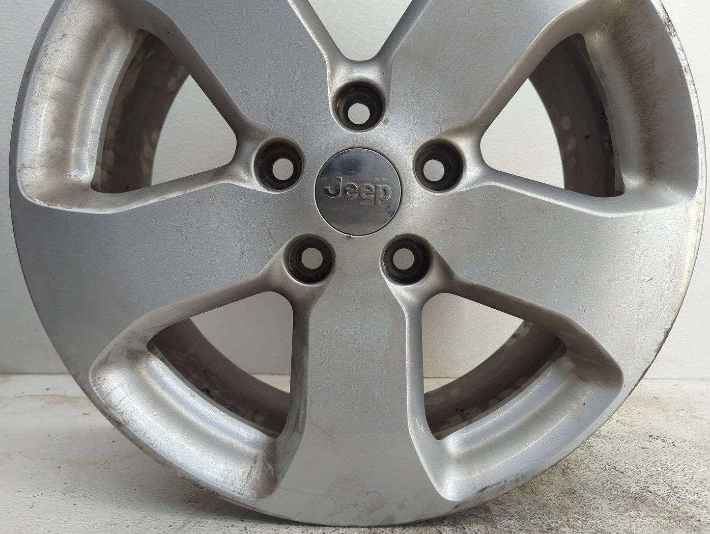 2011-2013 Jeep Grand Cherokee Oem Wheel Rim - Oemusedautoparts1.com