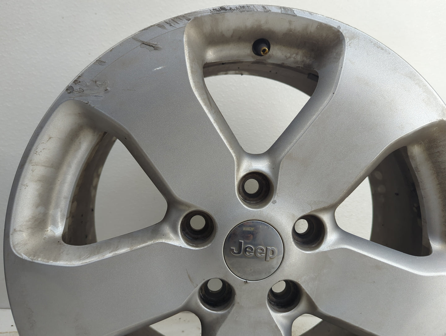 2011-2013 Jeep Grand Cherokee Oem Wheel Rim - Oemusedautoparts1.com