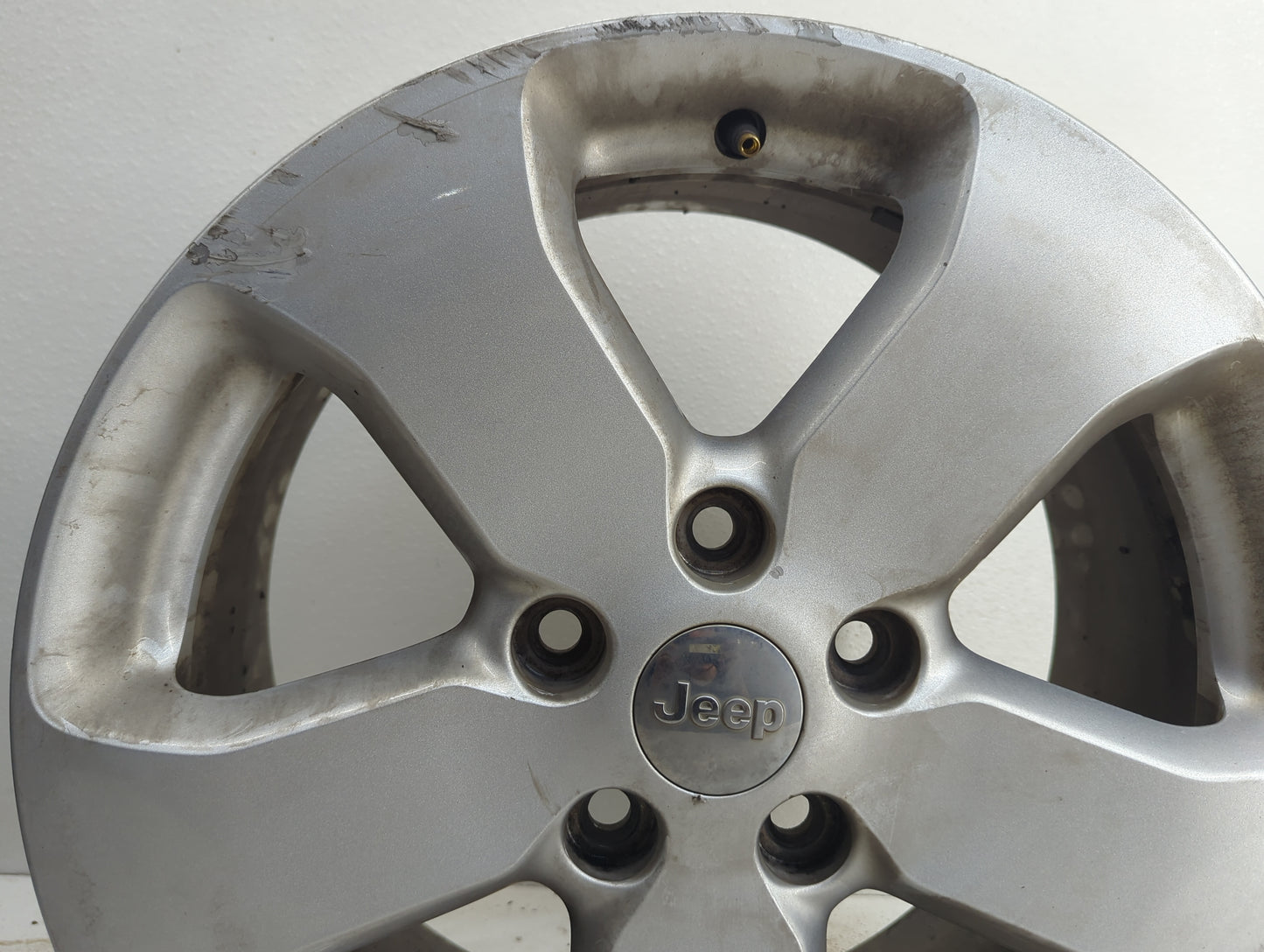 2011-2013 Jeep Grand Cherokee Oem Wheel Rim - Oemusedautoparts1.com