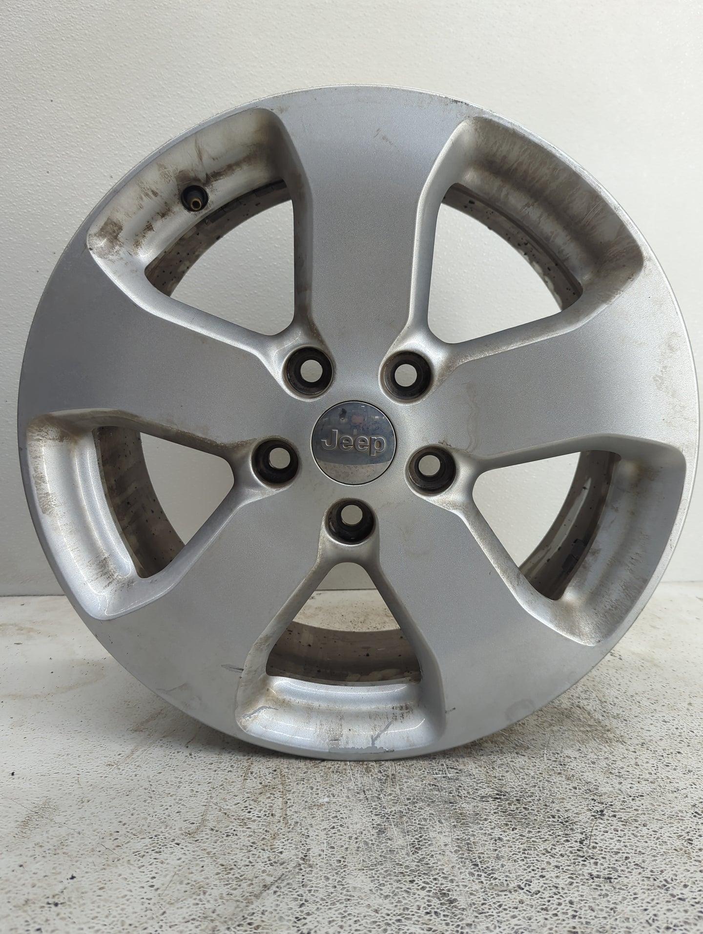 2011-2013 Jeep Grand Cherokee Oem Wheel Rim - Oemusedautoparts1.com