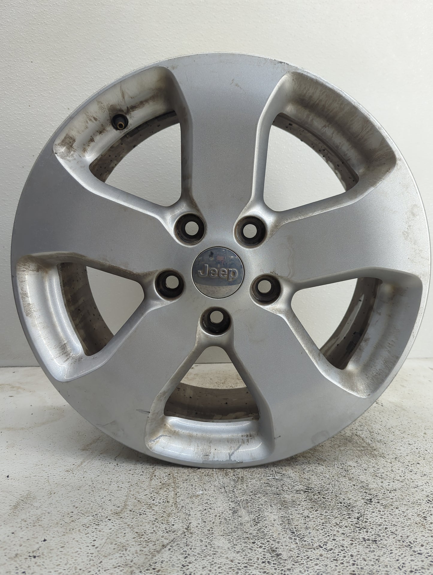 2011-2013 Jeep Grand Cherokee Oem Wheel Rim - Oemusedautoparts1.com
