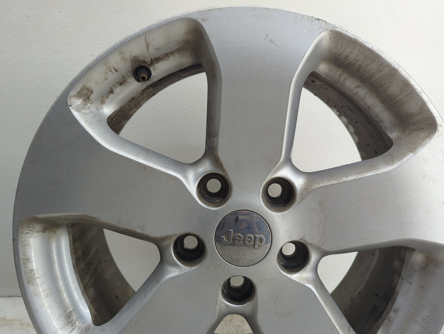 2011-2013 Jeep Grand Cherokee Oem Wheel Rim - Oemusedautoparts1.com