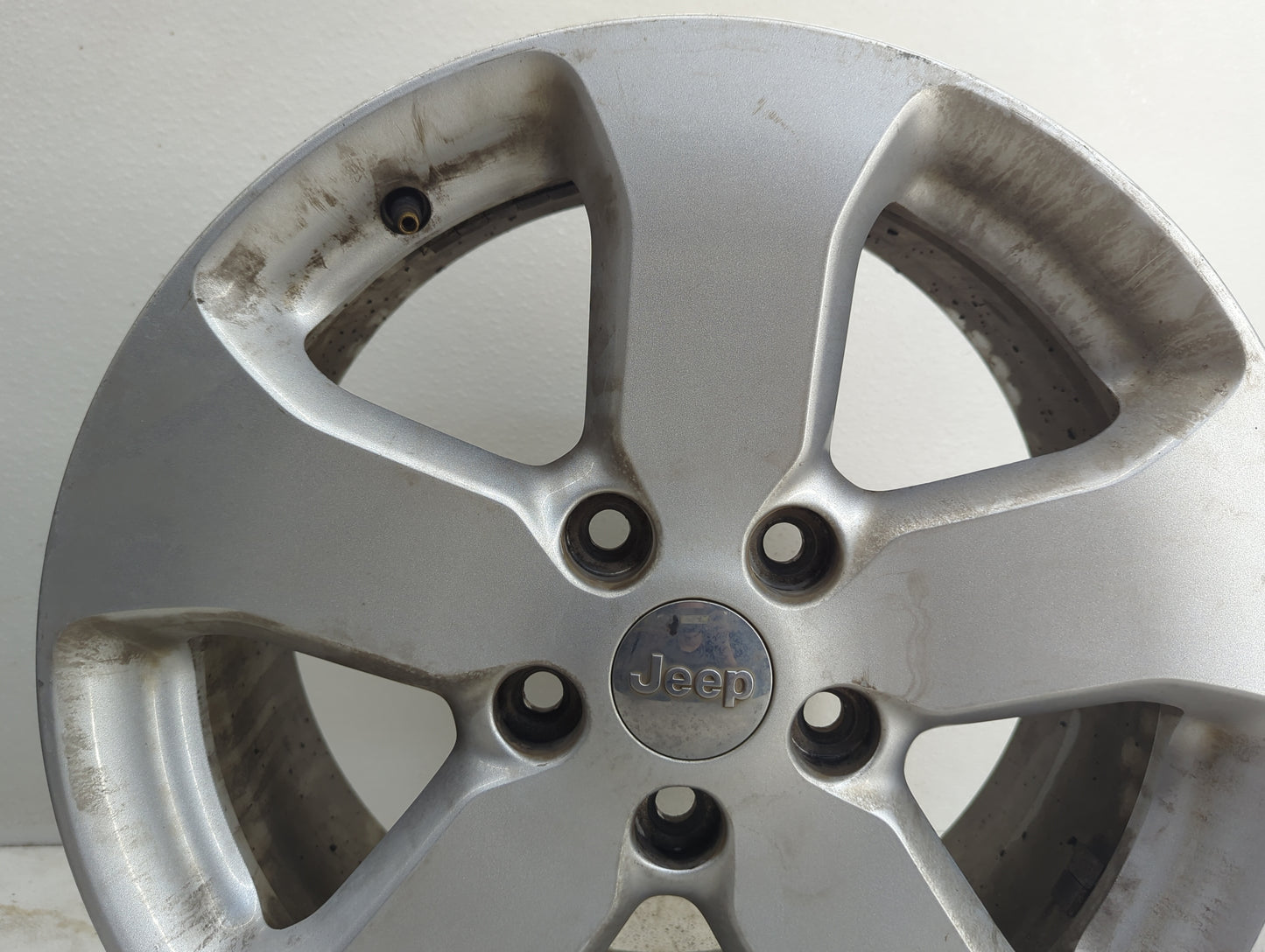 2011-2013 Jeep Grand Cherokee Oem Wheel Rim - Oemusedautoparts1.com