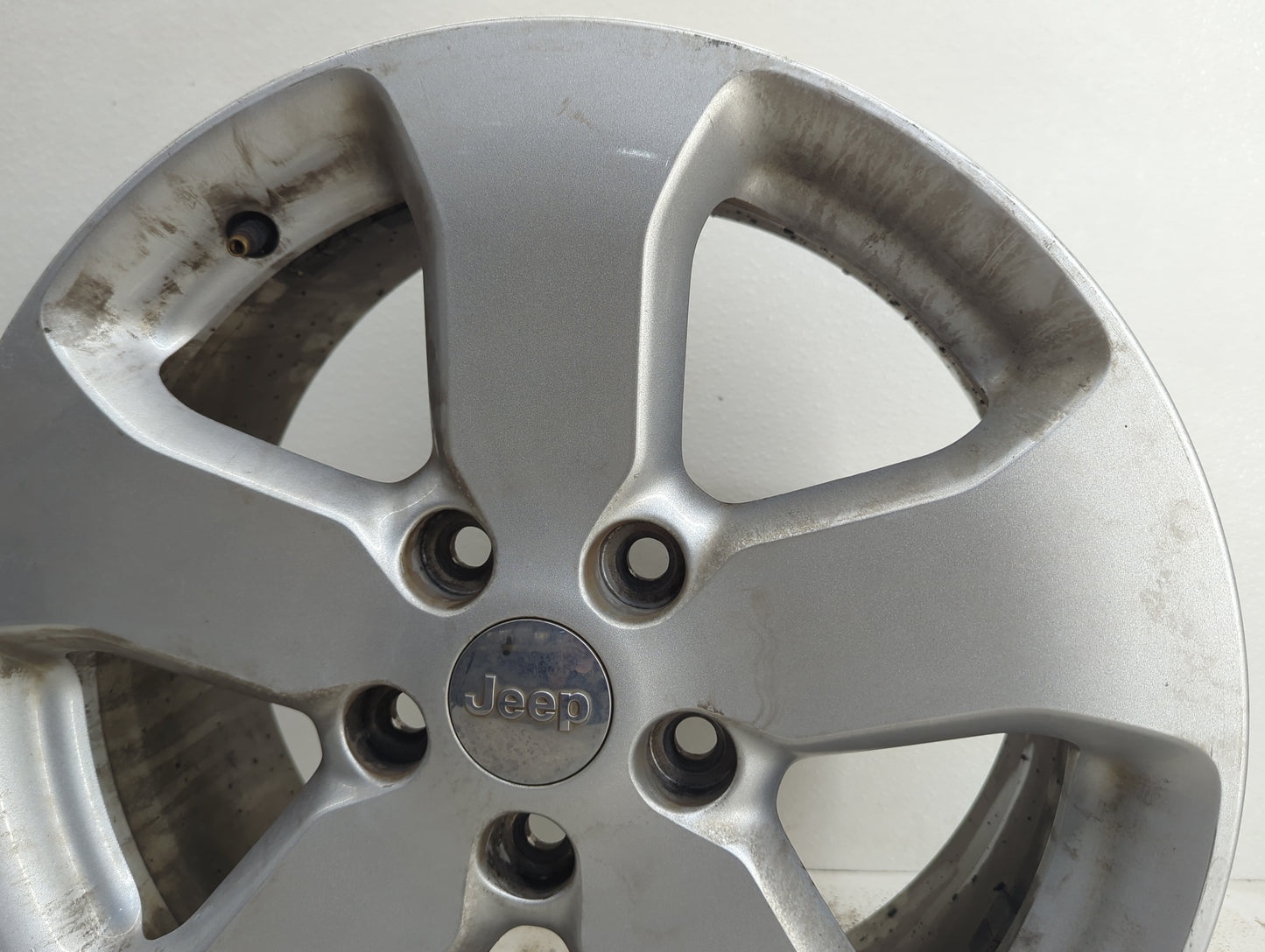 2011-2013 Jeep Grand Cherokee Oem Wheel Rim - Oemusedautoparts1.com